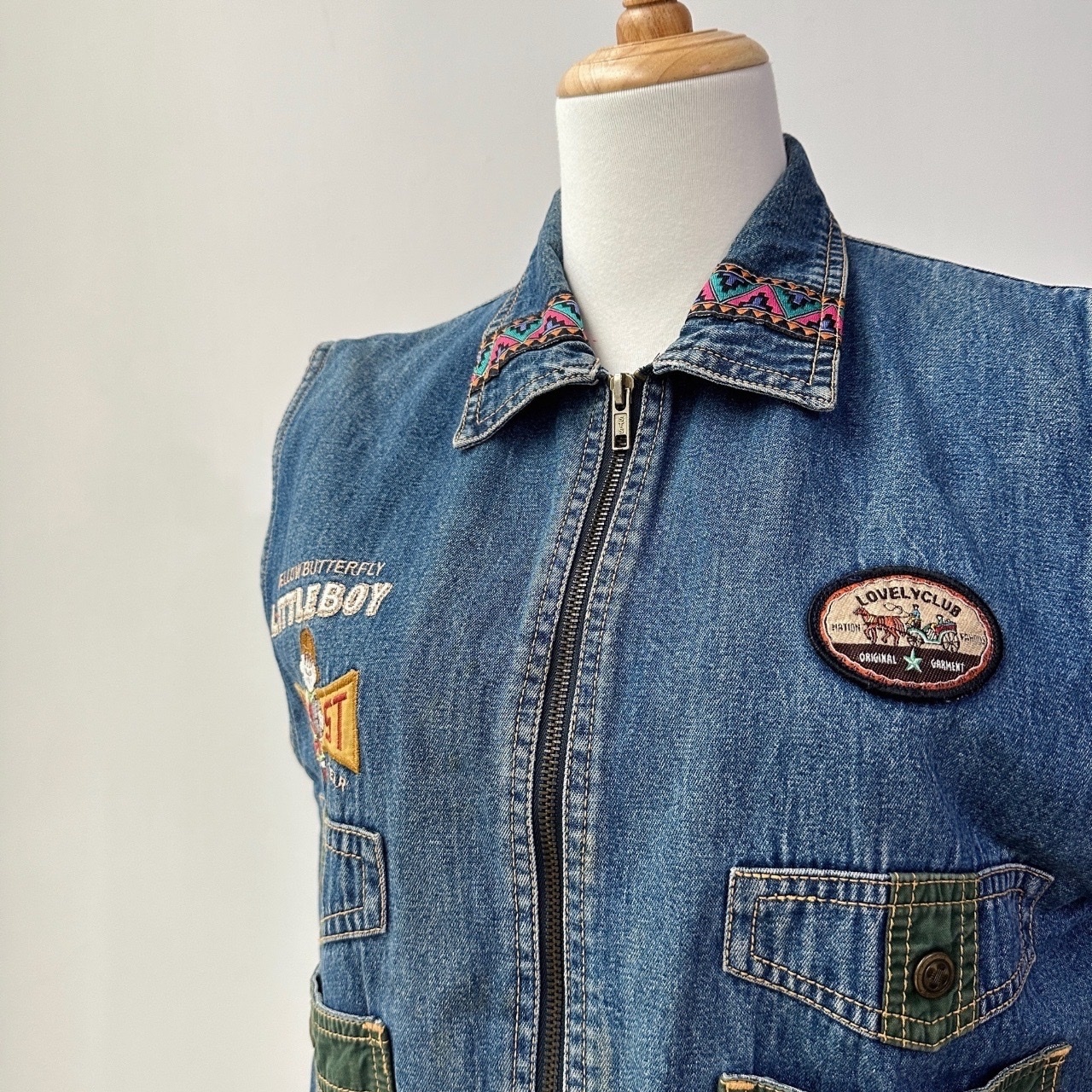 童趣感貼布繡牛仔夾棉背心外套