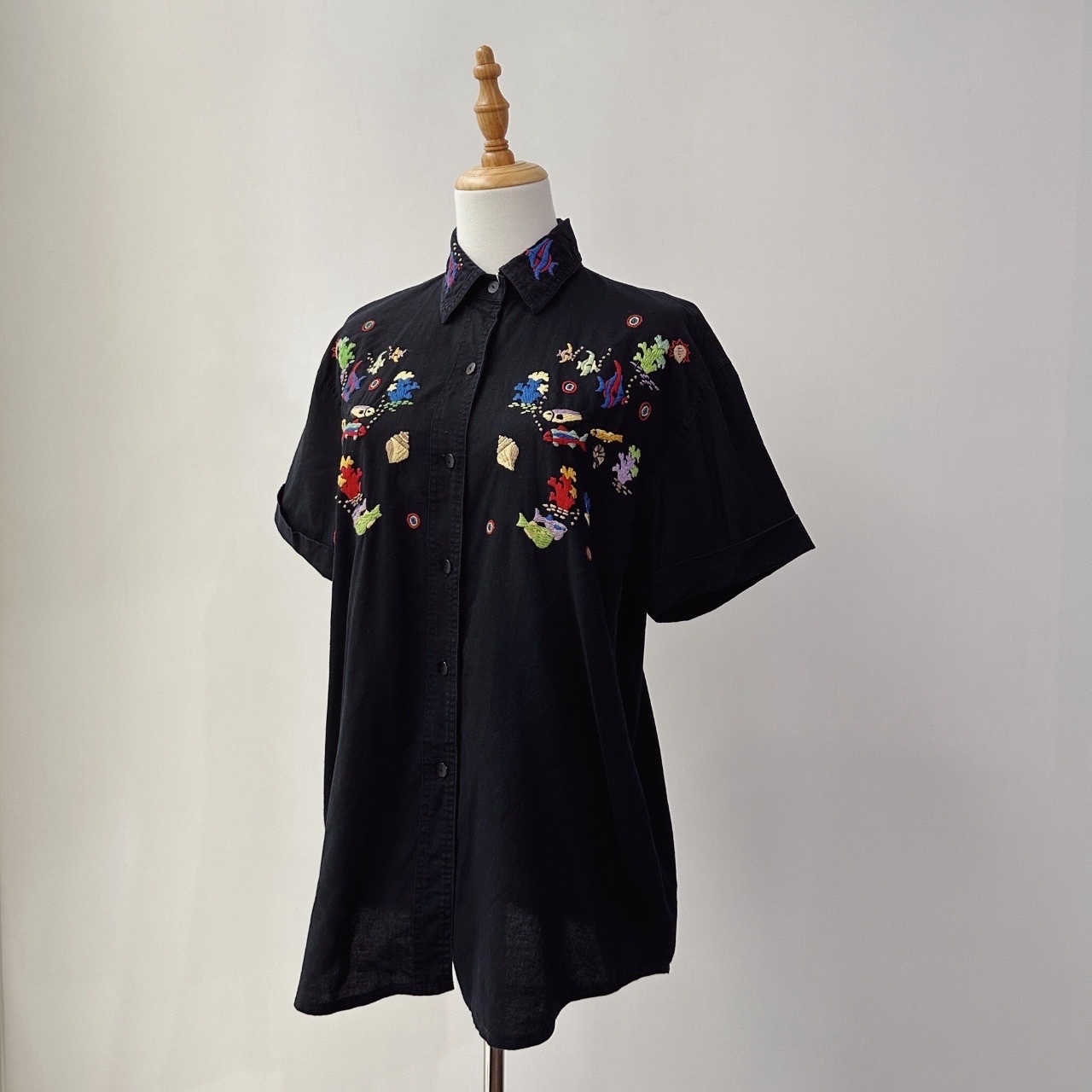 海底世界刺繡黑色短袖上衣