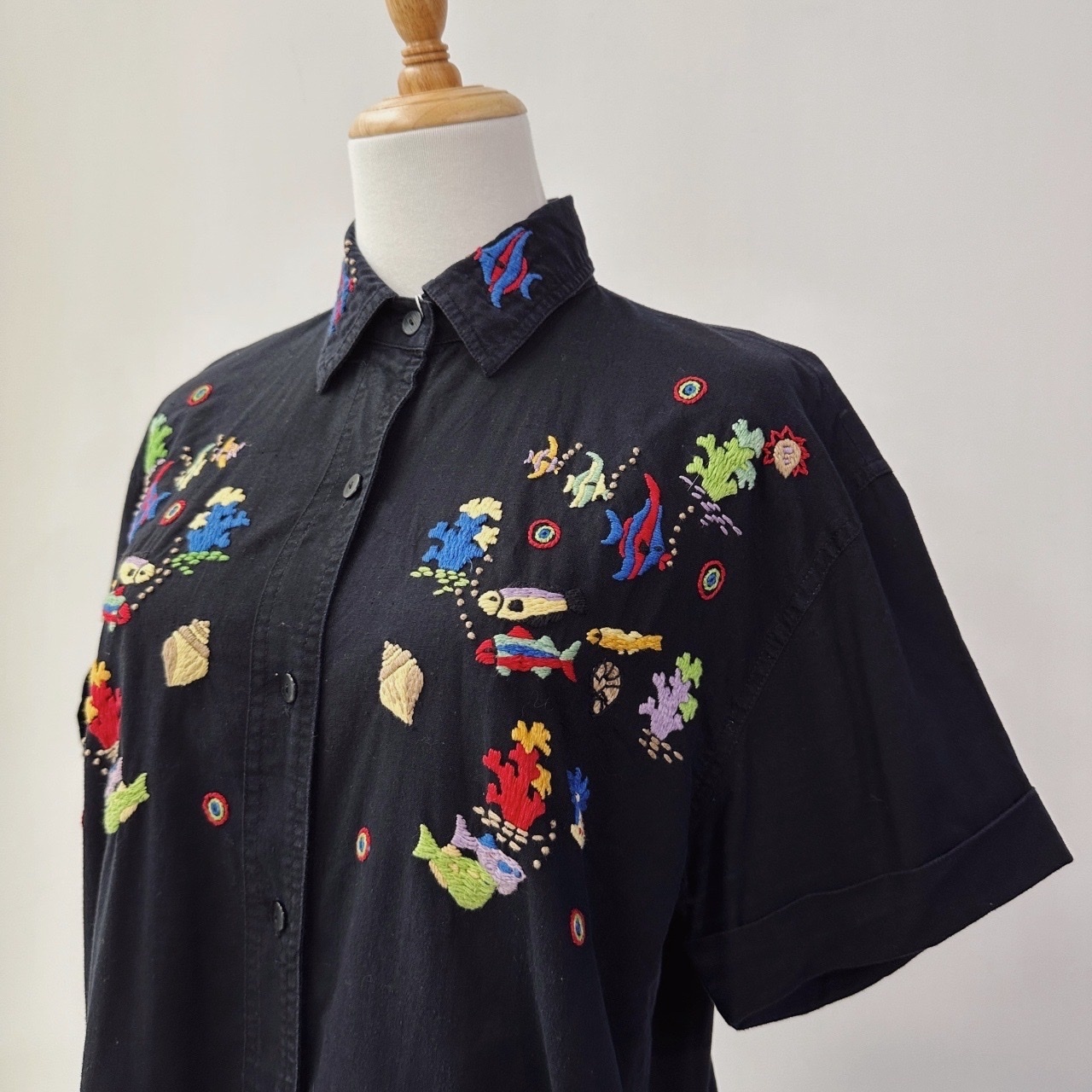 海底世界刺繡黑色短袖上衣