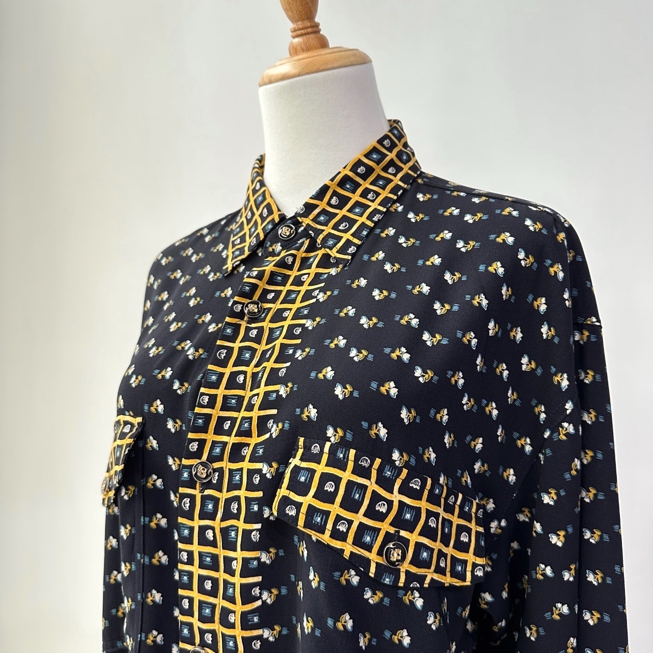 深藍小花圍欄長袖上衣