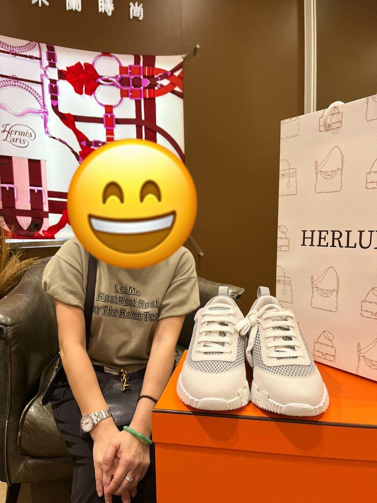 爽快靚靚在線上咨詢後即刻到店買咗波鞋👟 還訂多對其他色的🎉 靚靚大讚HERLUXE有門店🉑買現貨 服務好好🏆 一直都有關注我哋嘅新資訊📩 仲對k25很有興趣😍 多謝你嘅支持🫶