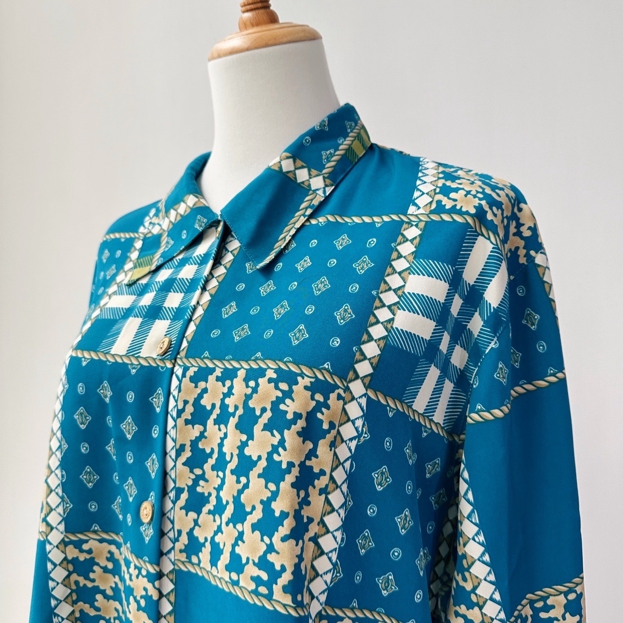 台灣製孔雀藍拼畫感長袖上衣