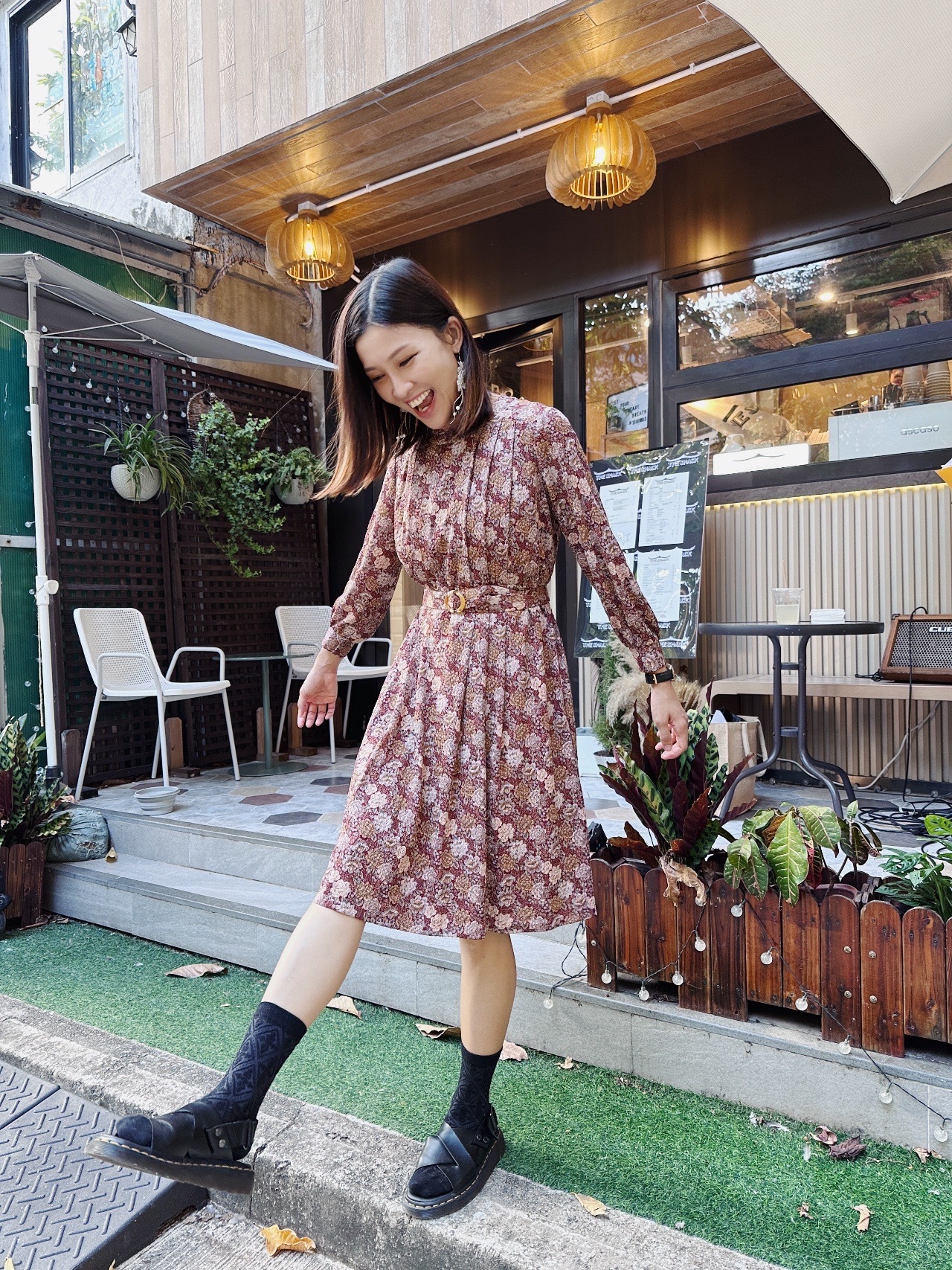 酒紅色蕾絲通花長袖連身裙