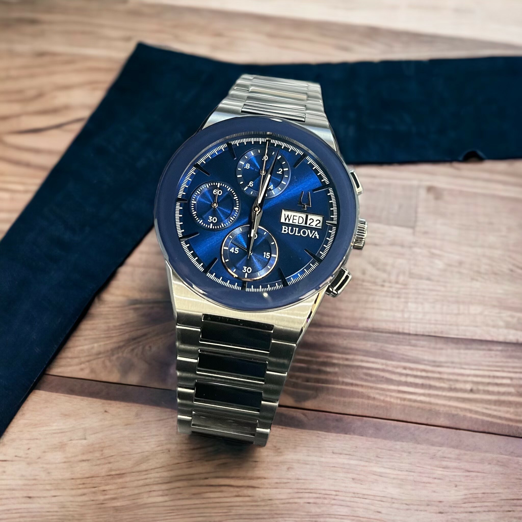 【BULOVA 寶路華】紳士三眼計時男錶 98C143 41mm 現代鐘錶