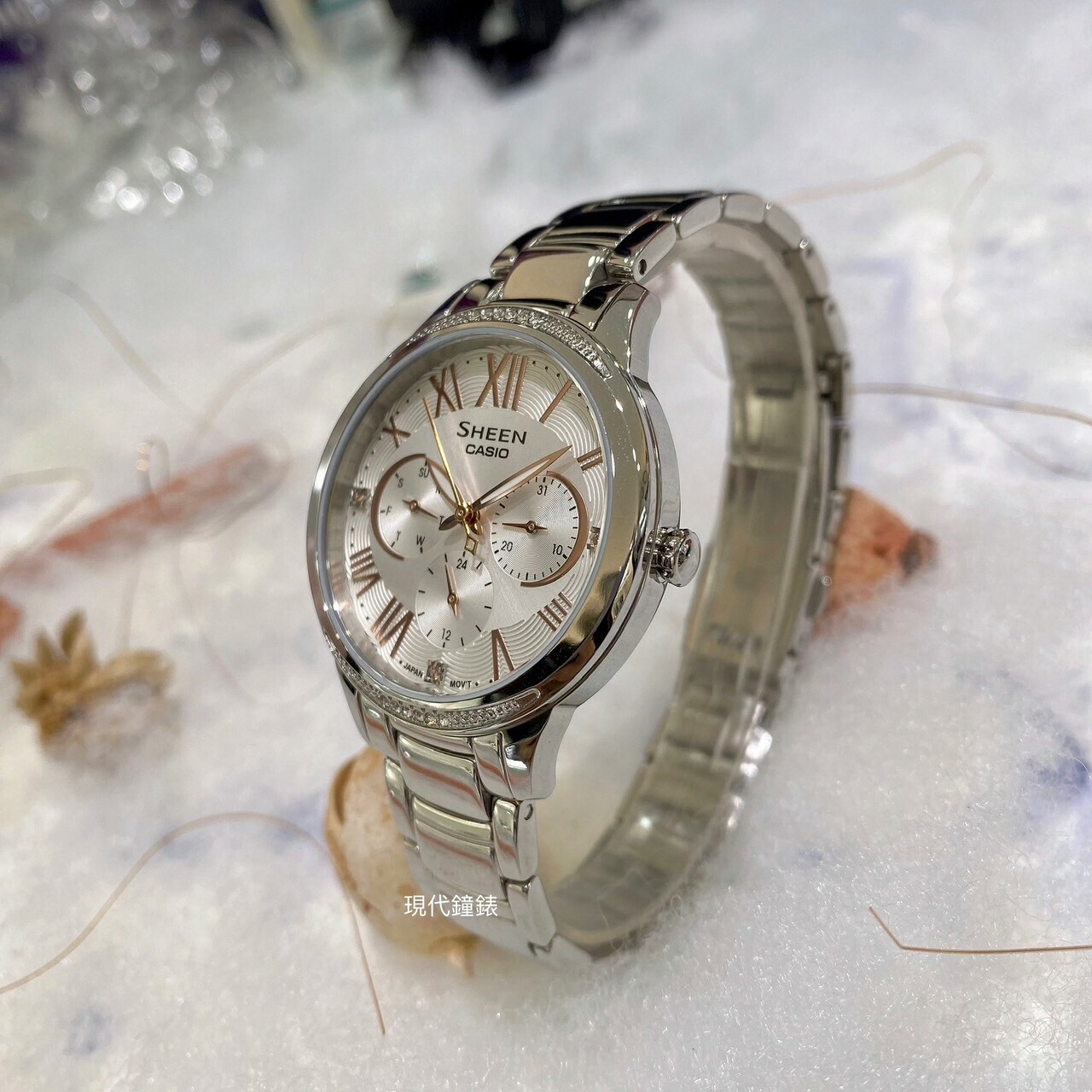 【CASIO 卡西歐】SHEEN系列 文青水波紋羅馬晶鑽腕錶 SHE-3058D-7A 36mm 現代鐘錶