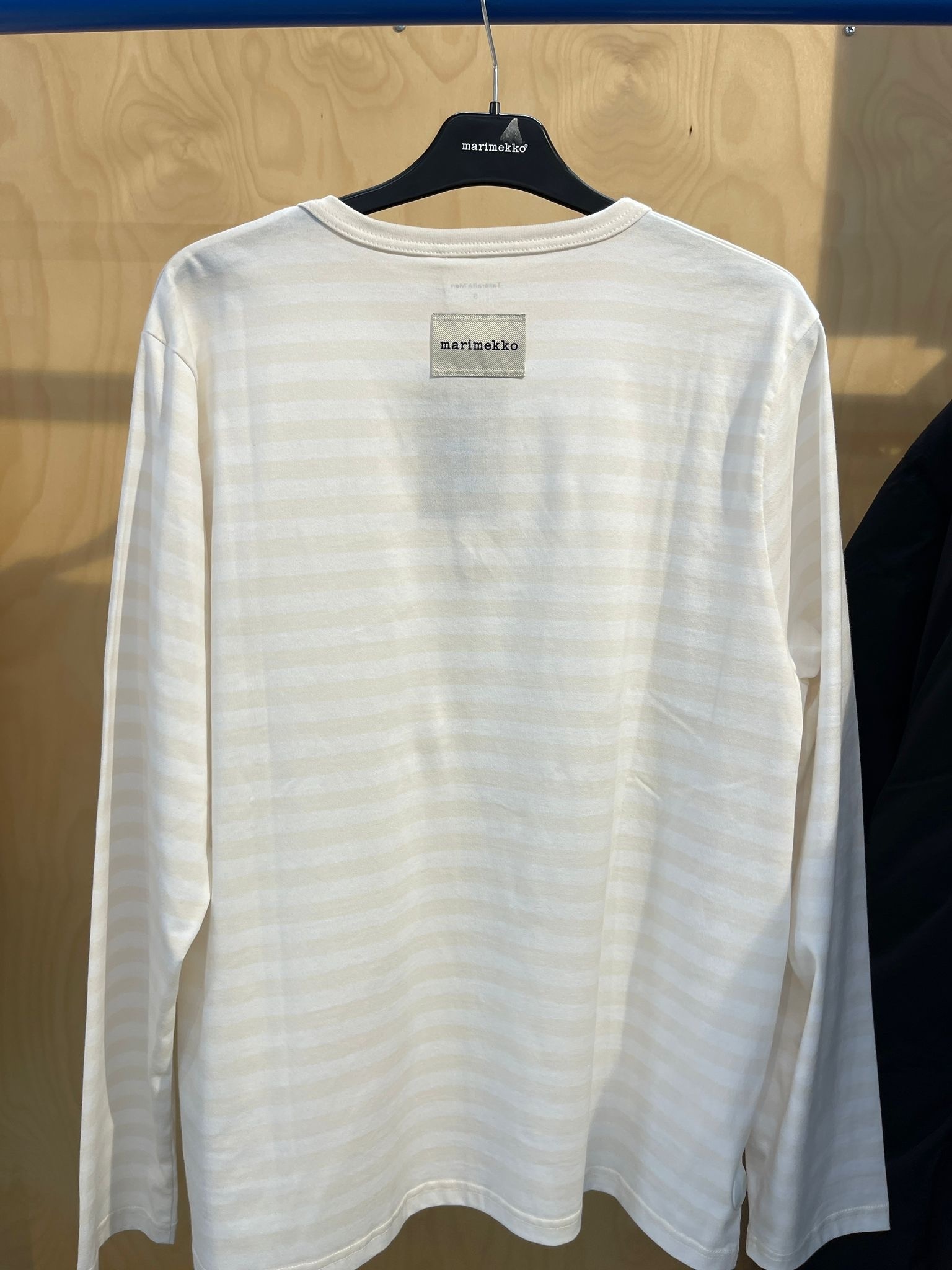 marimekko tee長袖- men’s版絕版米白間條一朵小花(有logo tag)