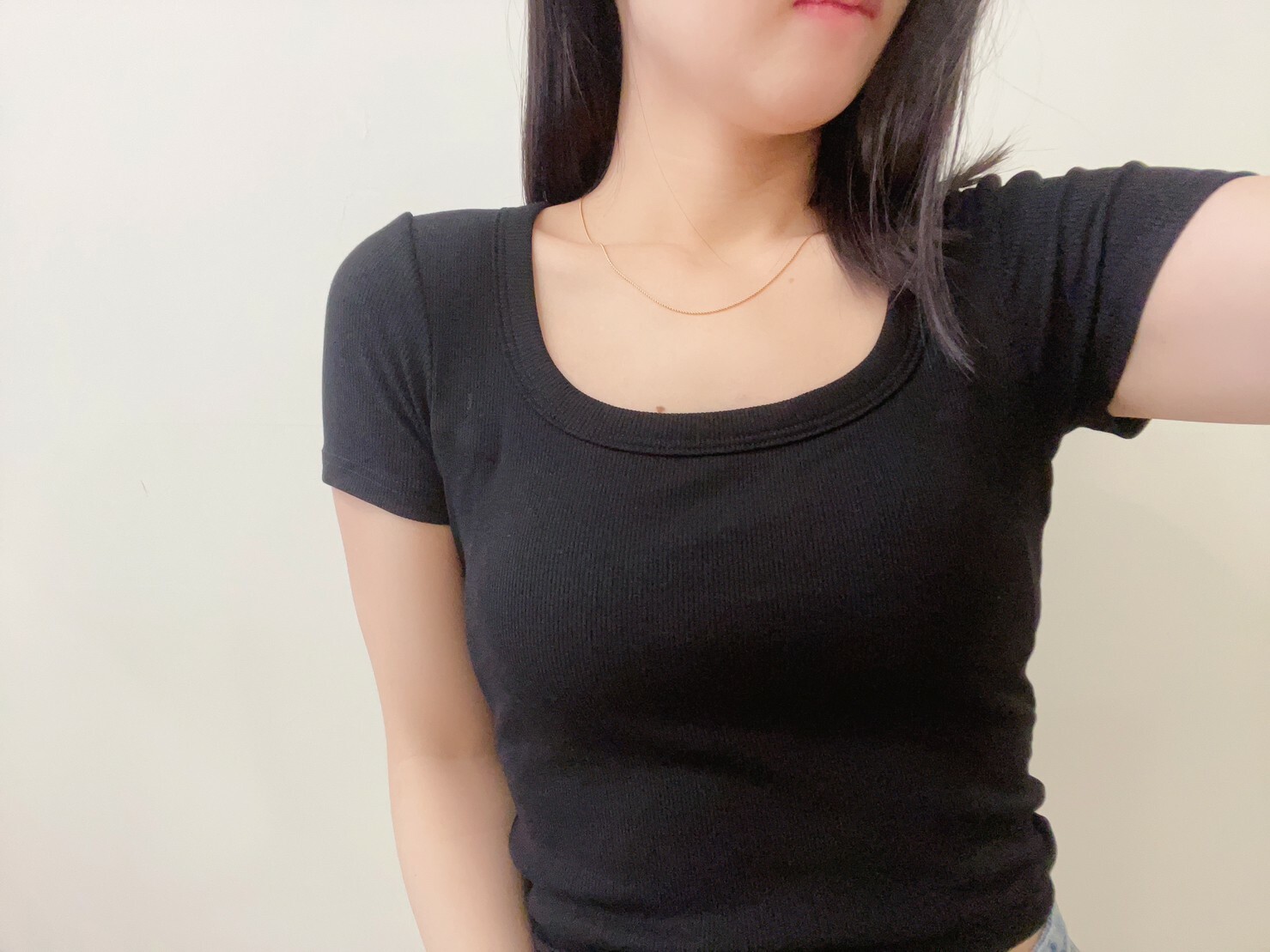 秋天可以穿的短袖方領bra T（現貨）