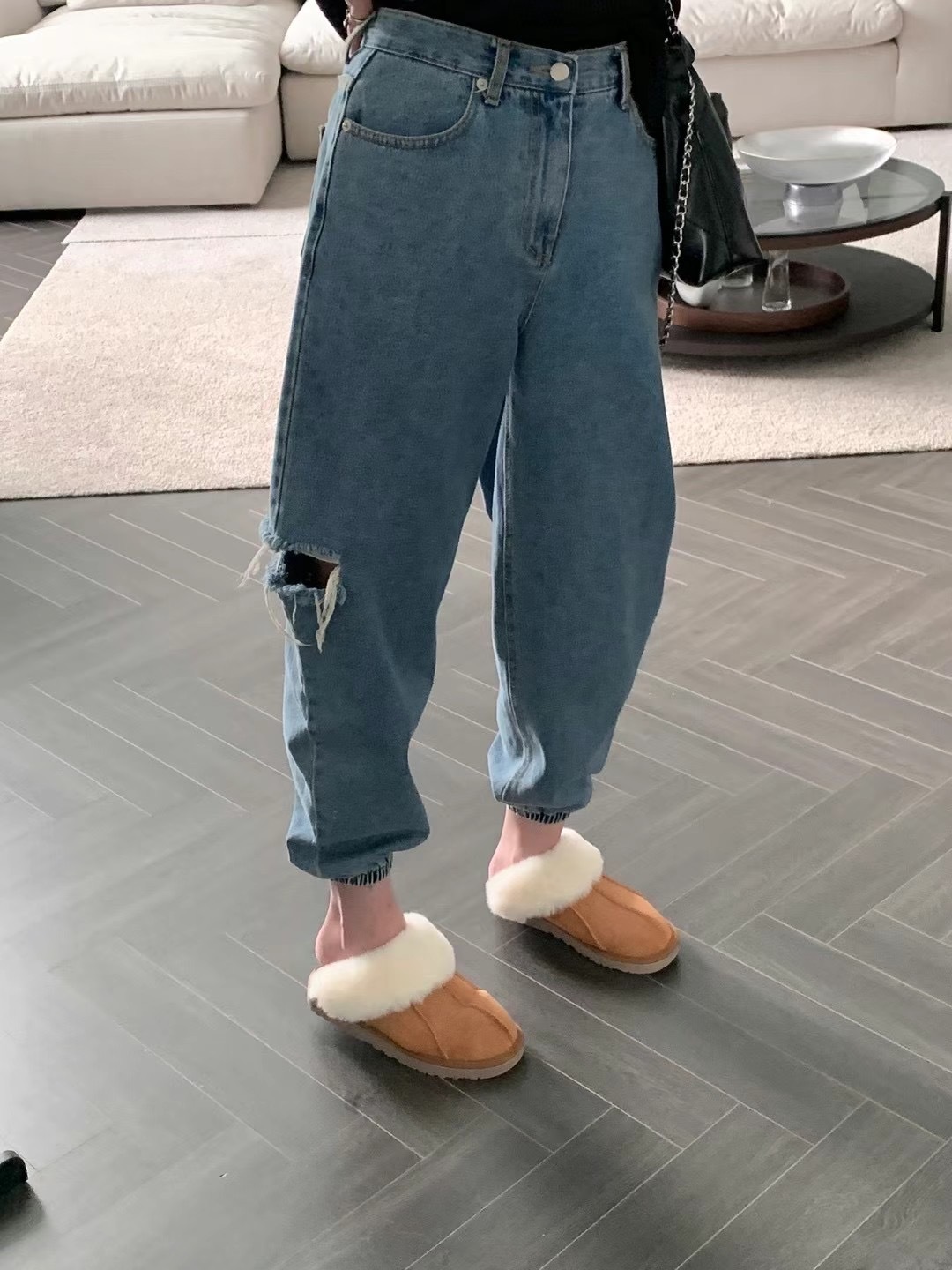 10.8 破洞束腳牛仔褲