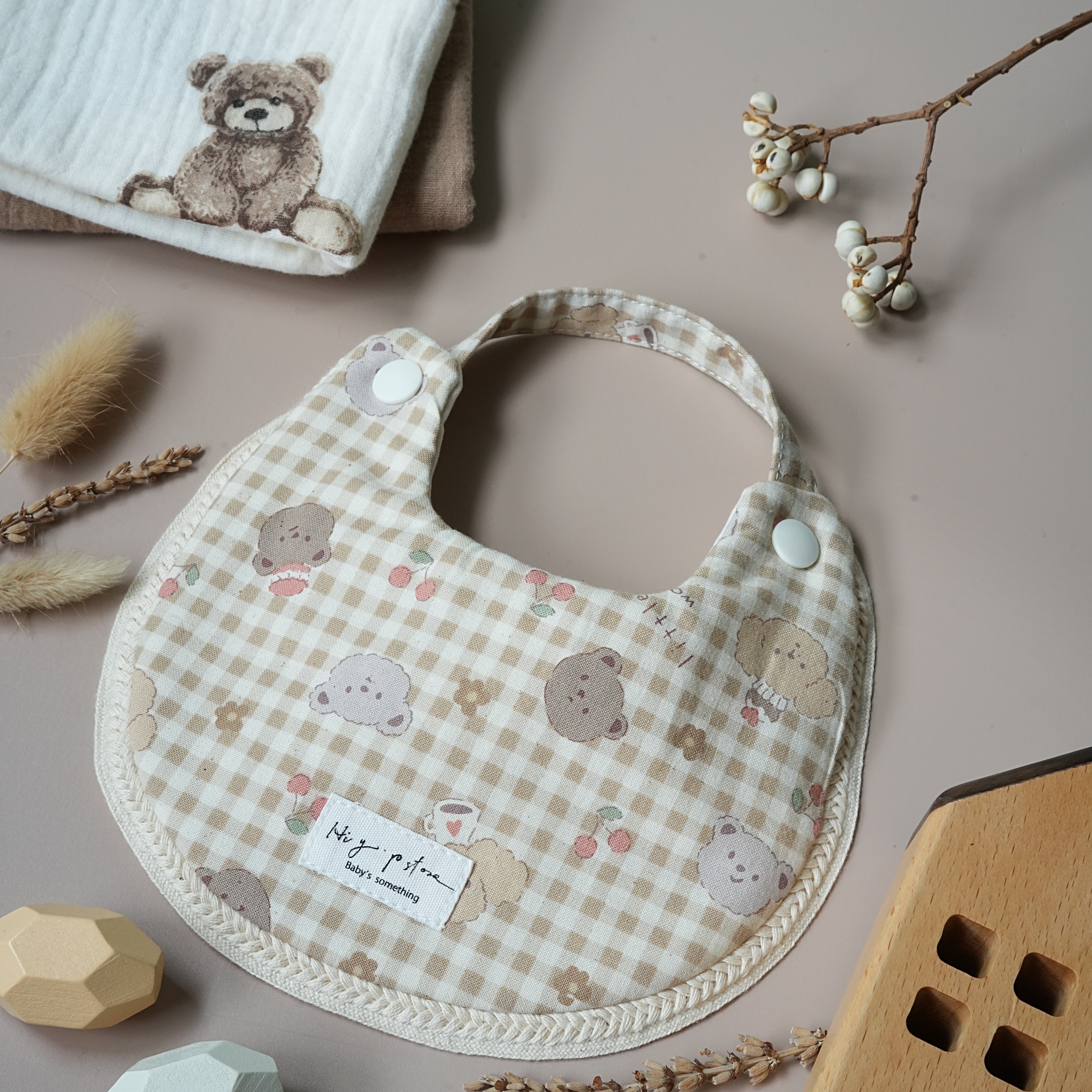 Hi Y.P store-手作圍兜-櫻桃小熊