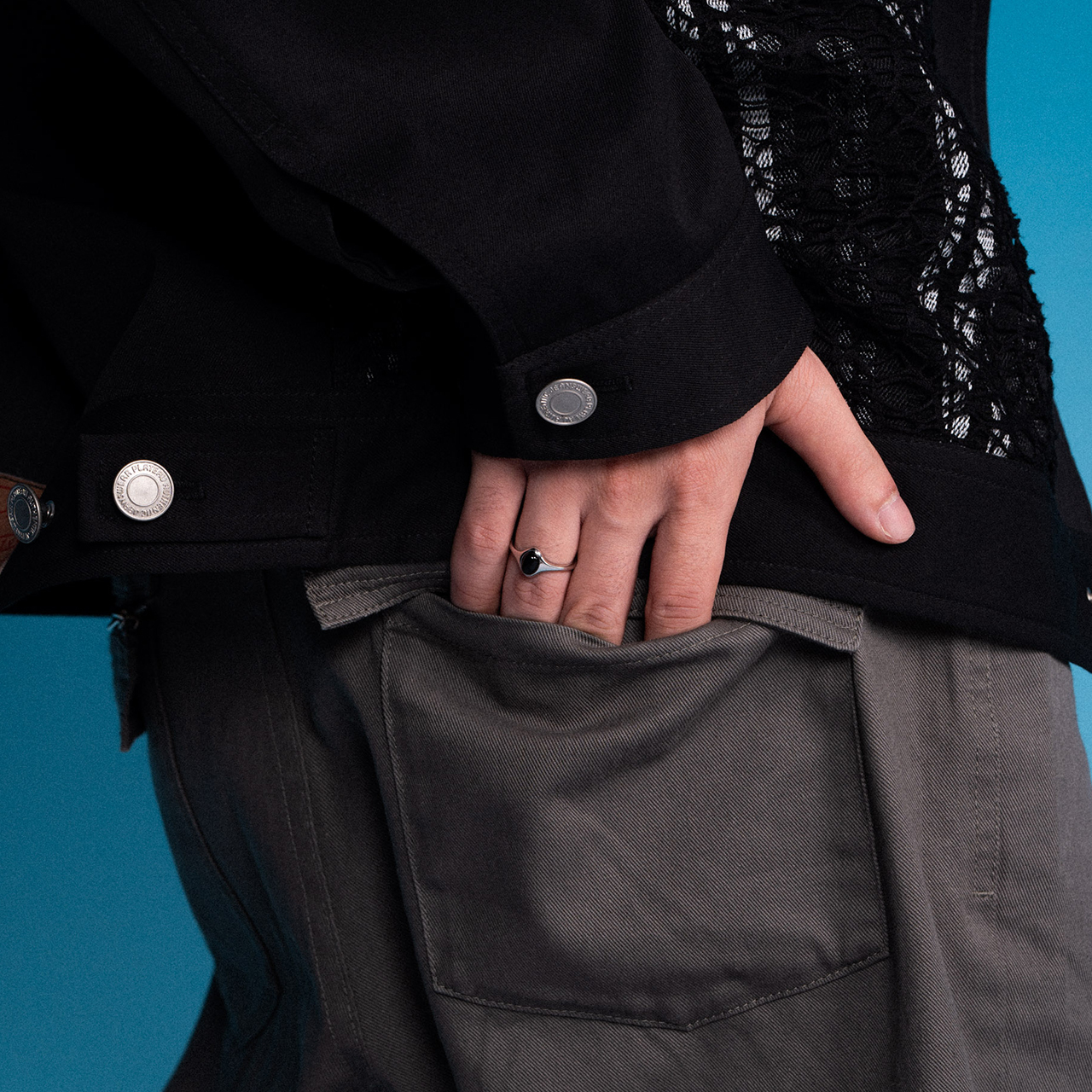 【BLUZ】純銀黑石弧形戒指