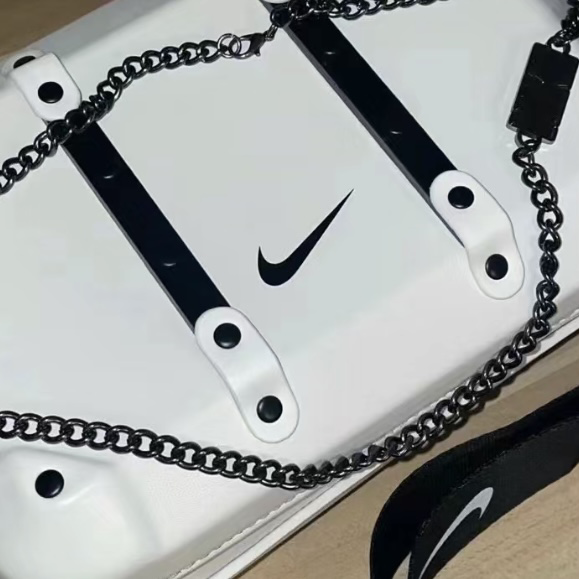Nike 鍊條包 白色 國外限定 側背包 硬殼行李箱小包 可調式雙背帶