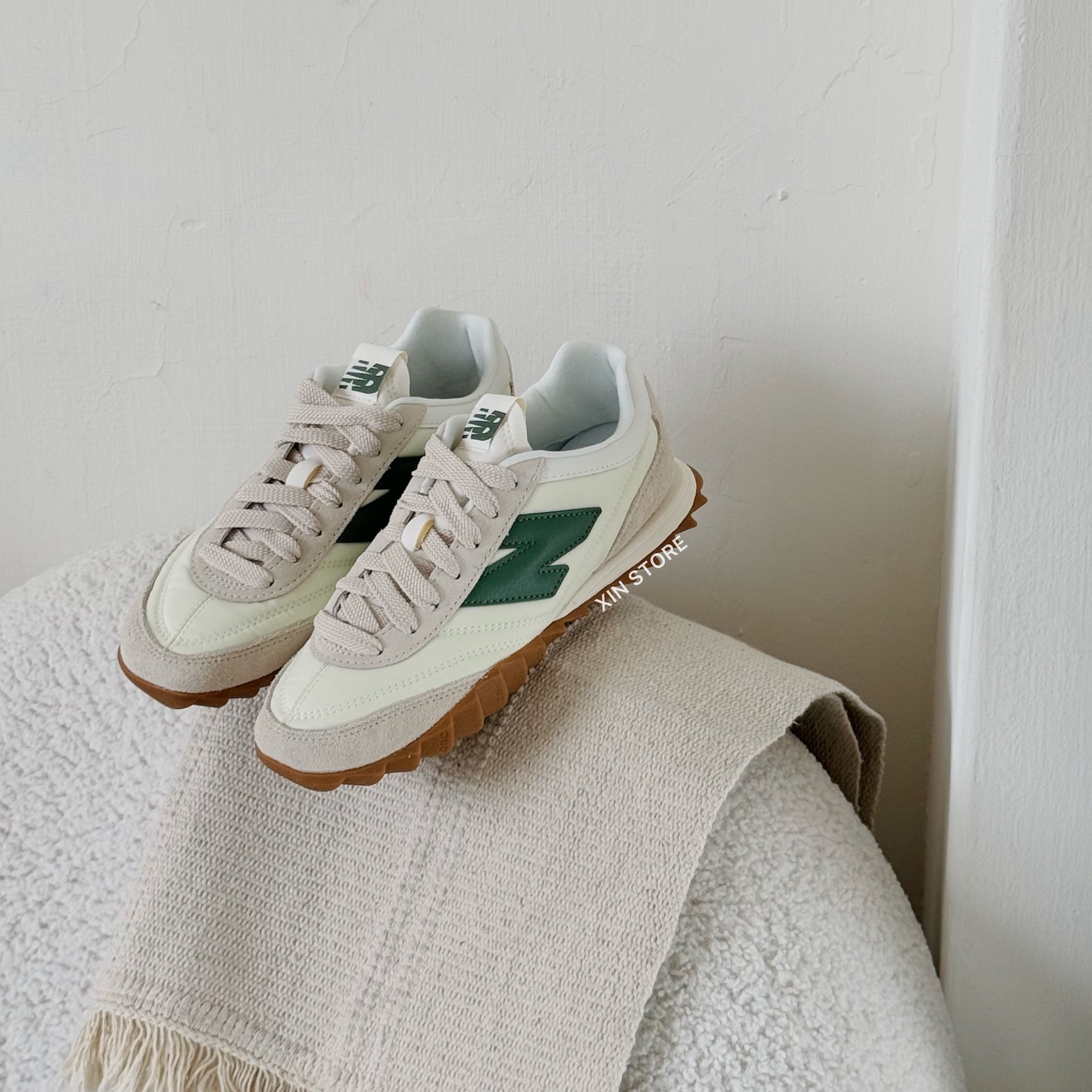 【現貨】New Balance RC30 情侶鞋 日系 復古 焦糖底 麂皮 白綠