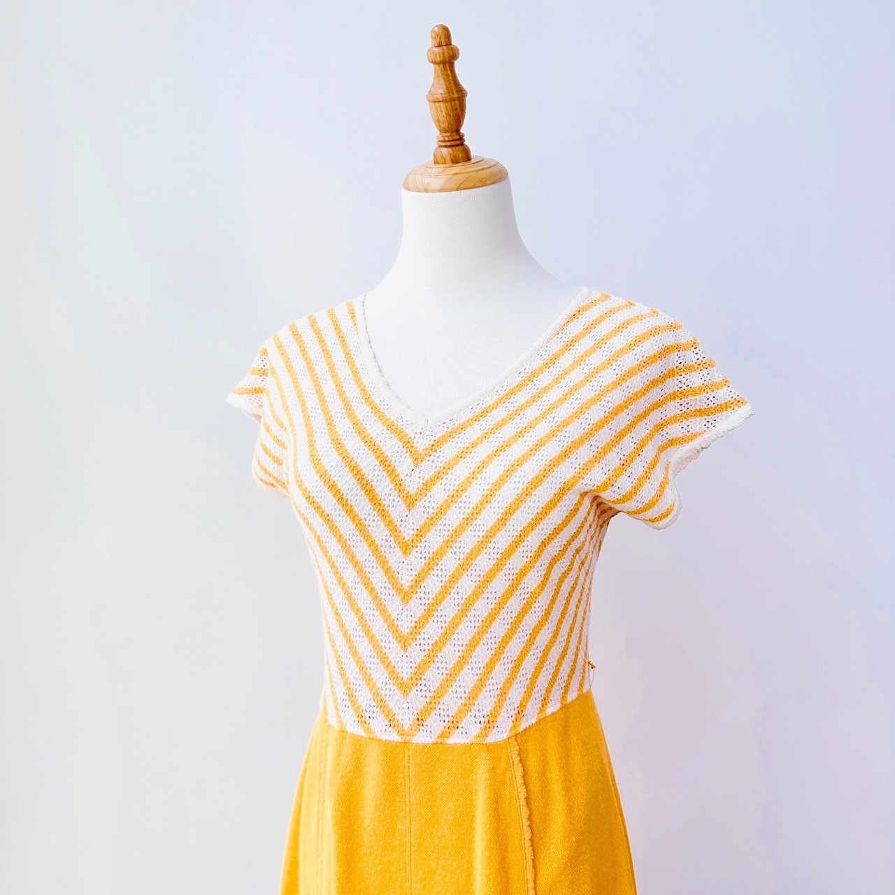 Christian Ada 芒果黃白間條古著連身裙