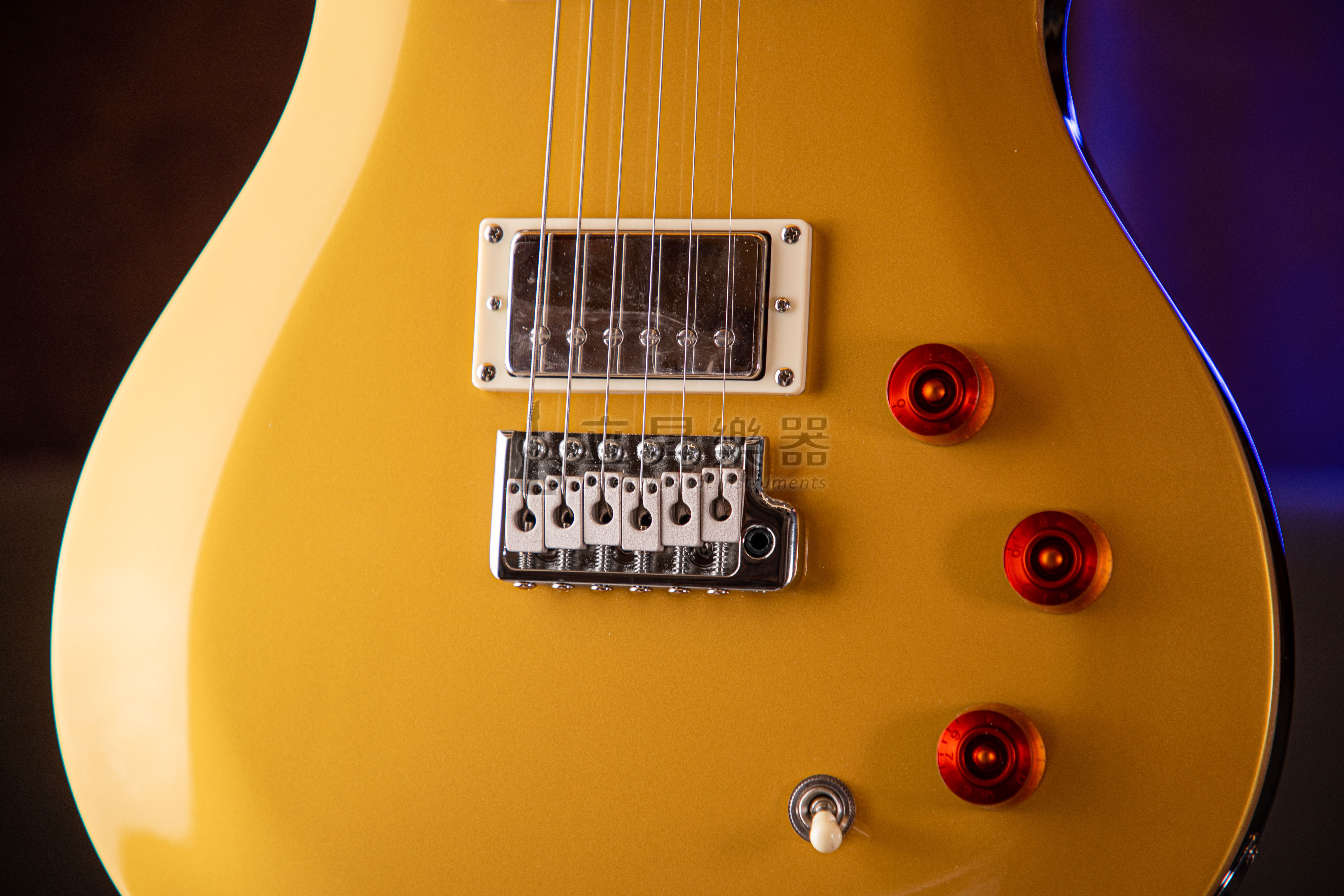 PRS PRS SE DGT Gold Top 金黃色 GT 月型指板鑲嵌 可切單 小搖座 虎紋楓木 附原廠琴袋 第 4 張圖片｜三峽配件 / 週邊