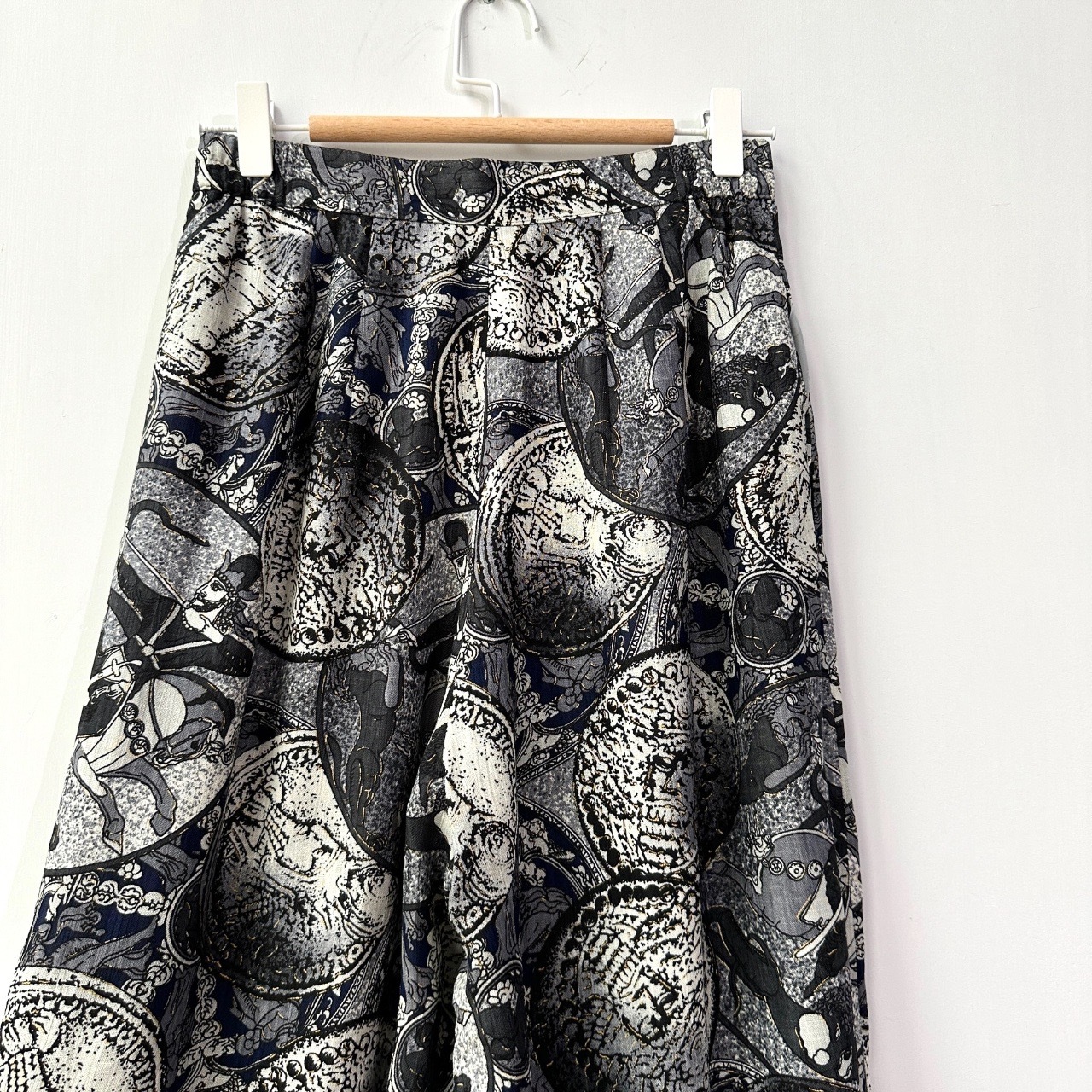 歐洲貴族騎馬圖案闊褲