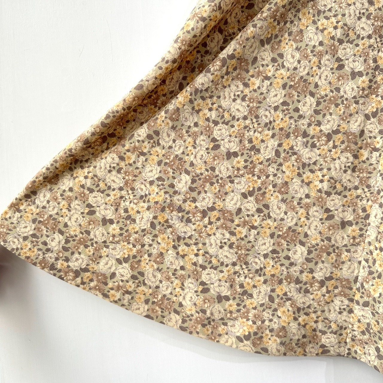 溫柔感杏色花花半身裙