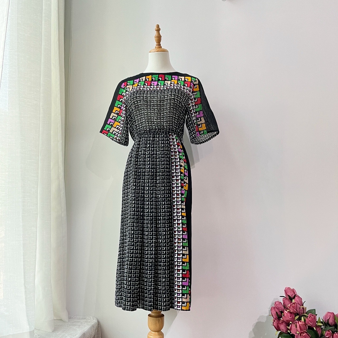 黑底彩色俄羅斯方塊連身裙