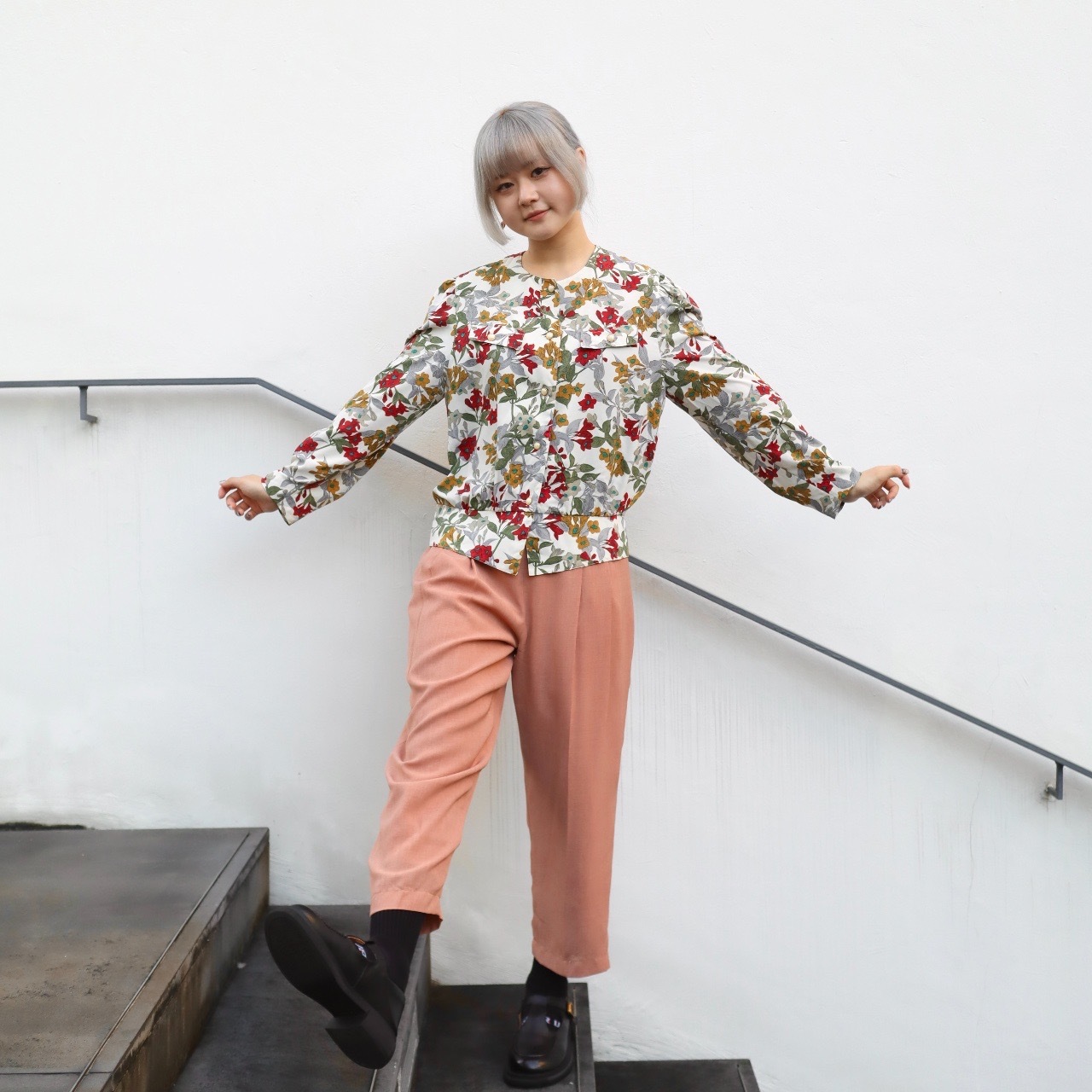 日本製米色喇叭花長袖上衣