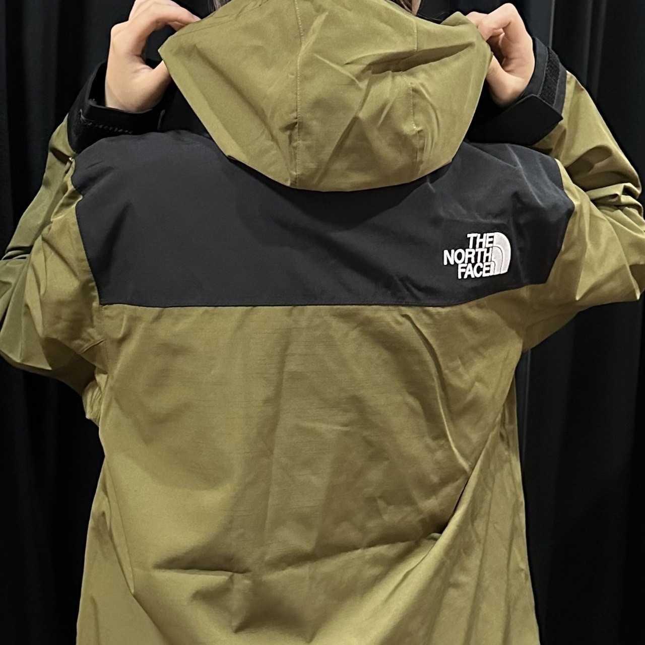 The north face 工裝外套 軍綠 現貨！