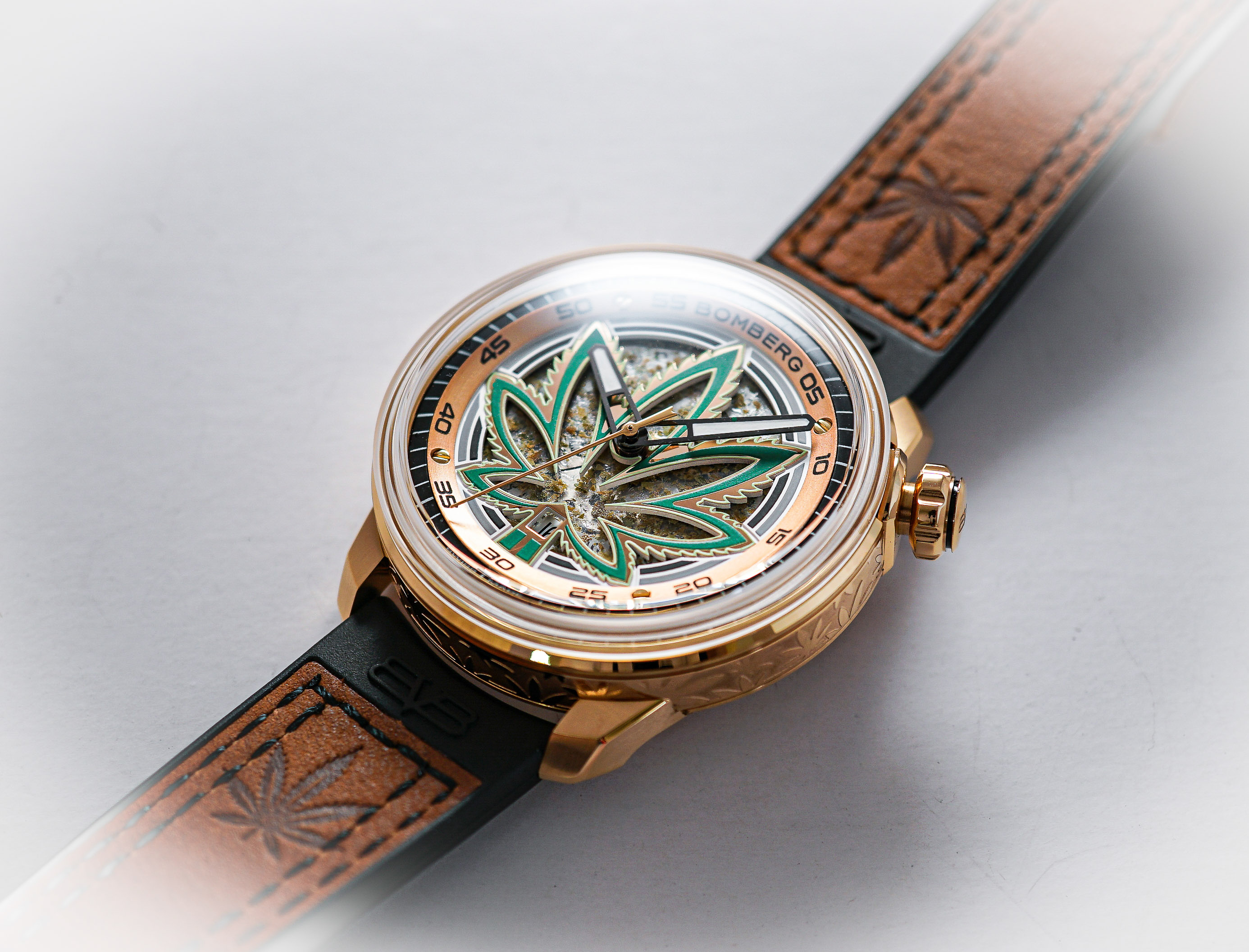 BOMBERG BB-01自動機械系列 CBD Golden腕錶