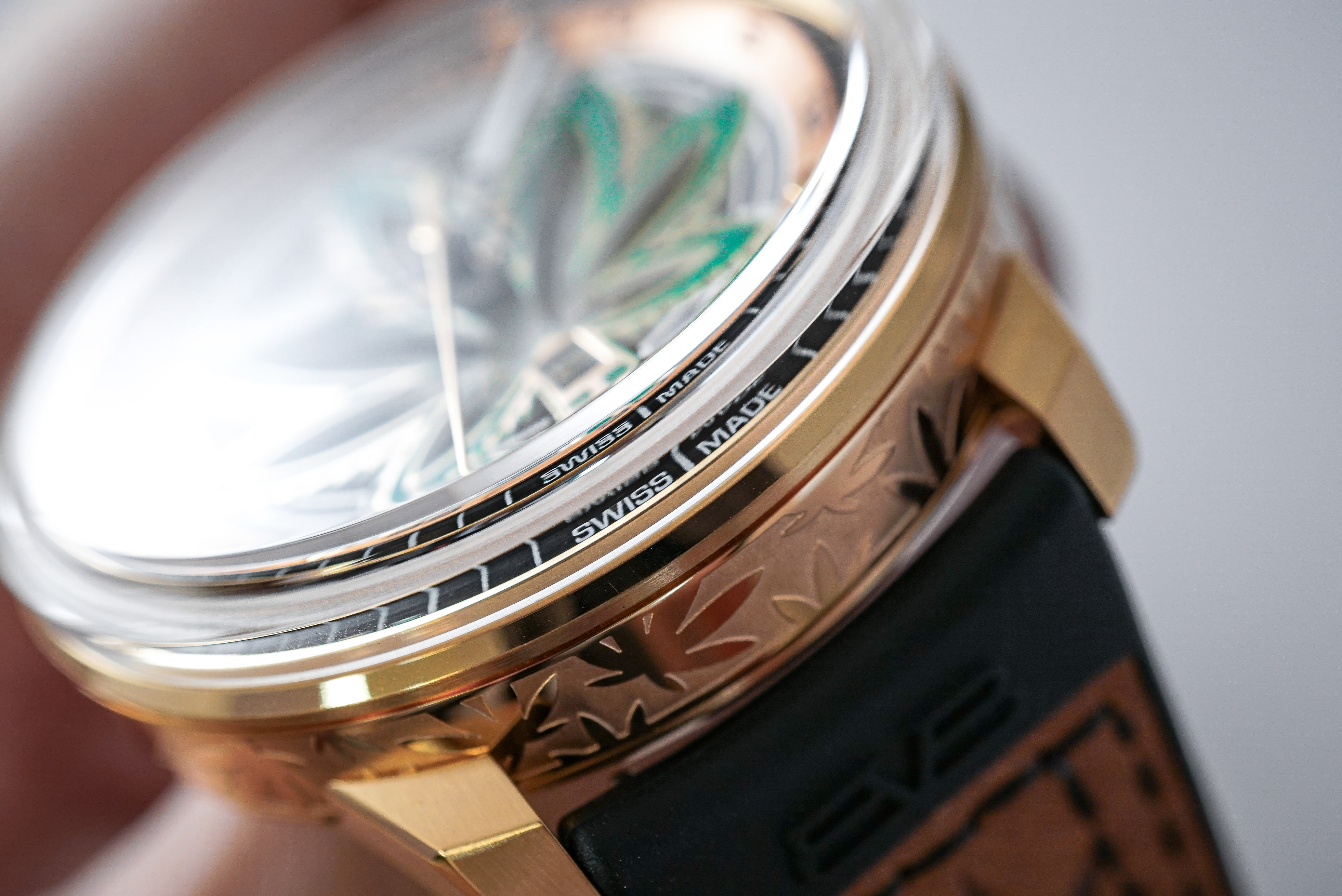 BOMBERG BB-01自動機械系列 CBD Golden腕錶