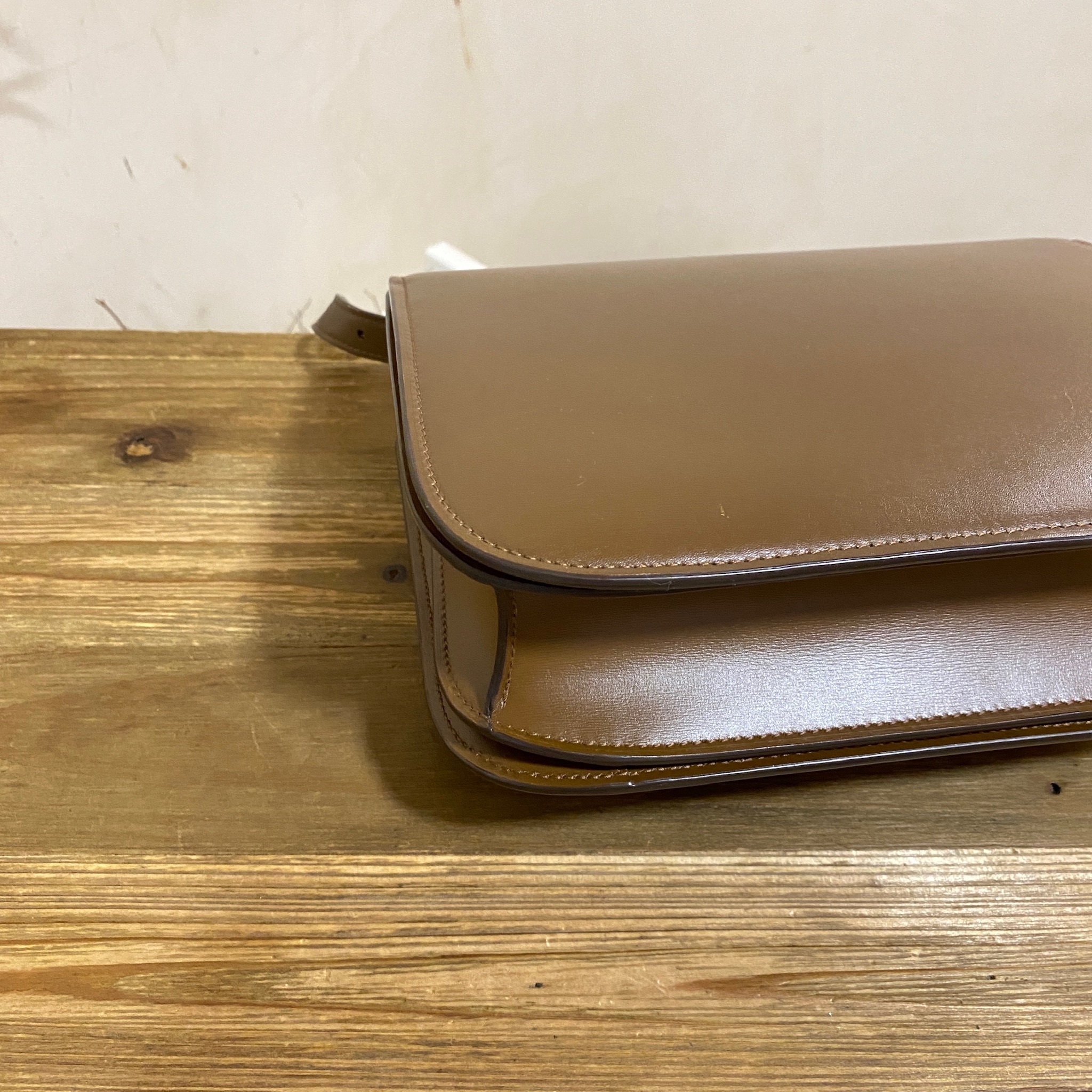 Pre-owned] Celine classic box medium Camel