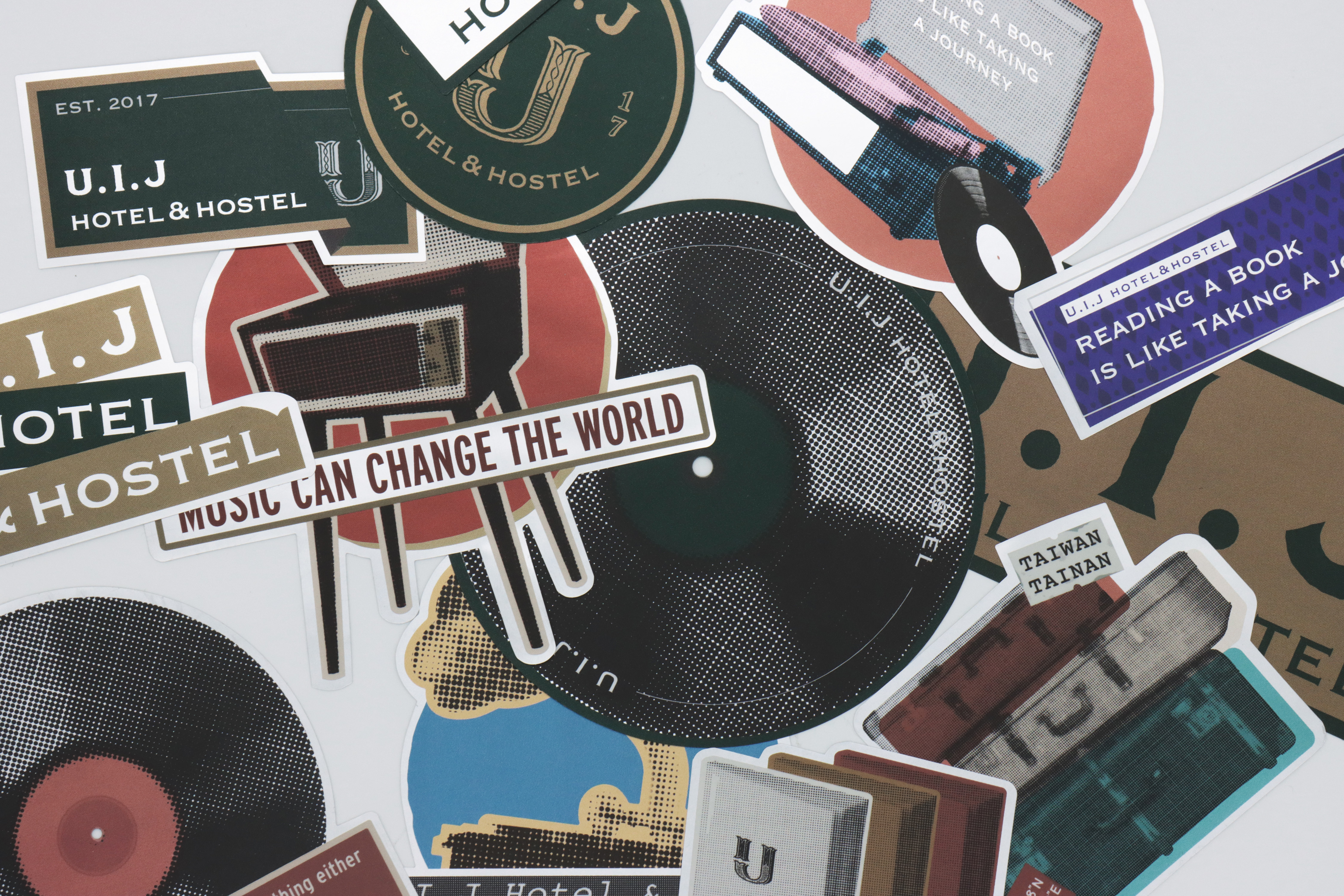 U.I.J ｜品牌貼紙