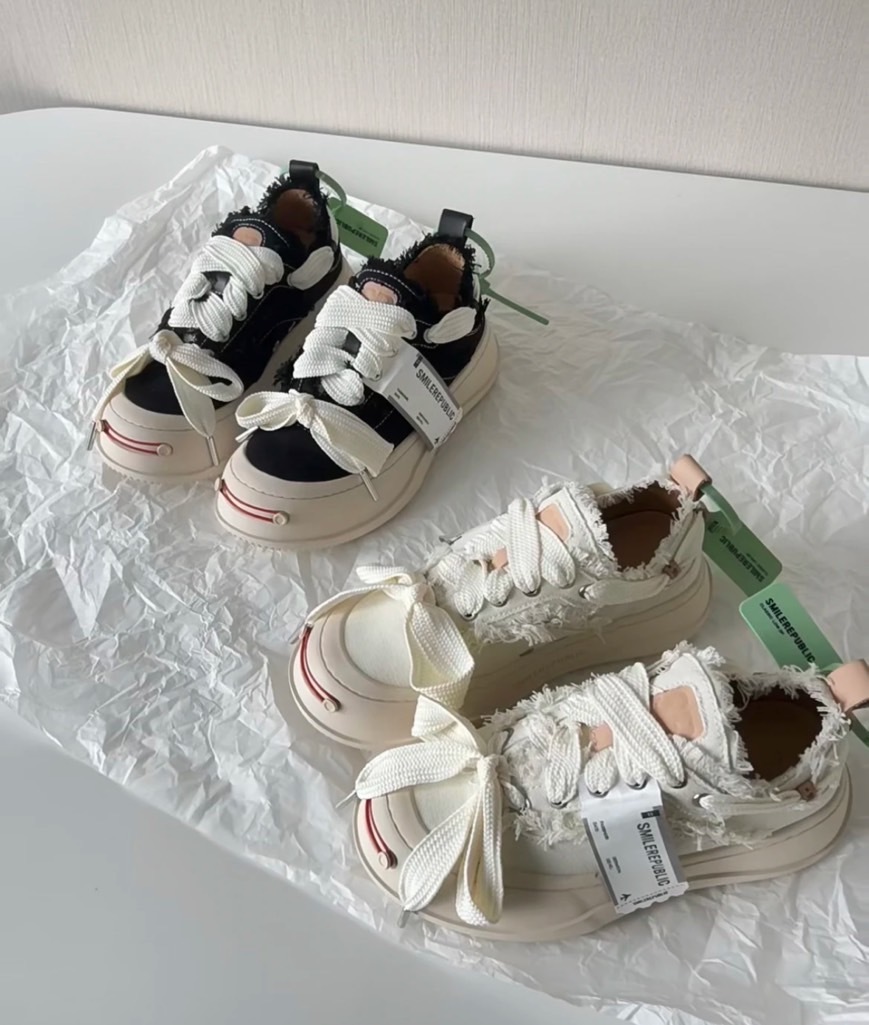 SMILEREPUBLIC 開口笑 一般款 帆布鞋 黑/白 SR20220101001/SR20220101002