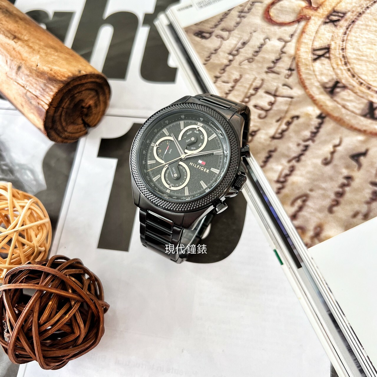 【Tommy Hilfiger】極致黑競速三眼腕錶 1792081 46mm 現代鐘錶
