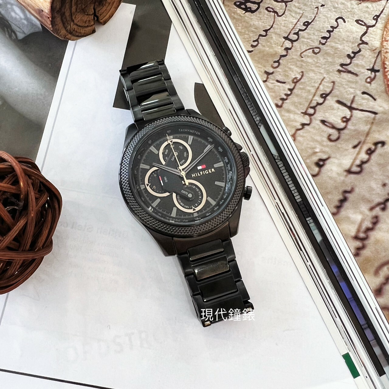 【Tommy Hilfiger】極致黑競速三眼腕錶 1792081 46mm 現代鐘錶