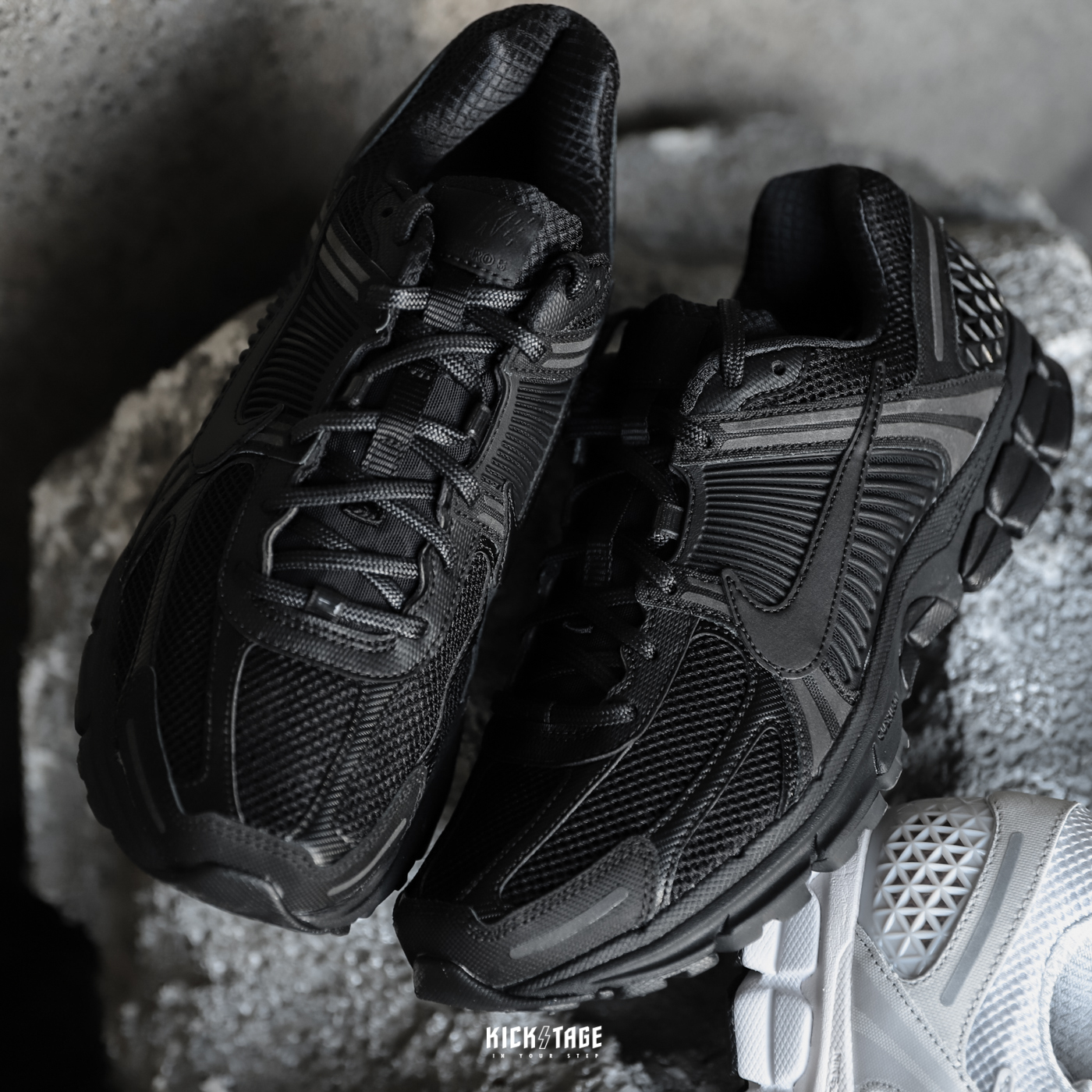 **特價67折不退換**男女鞋 NIKE ZOOM VOMERO 5  碳黑 黑魂 骨白 復古 老爹鞋 休閒跑鞋 健身訓練鞋【BV1358-003】VMO5