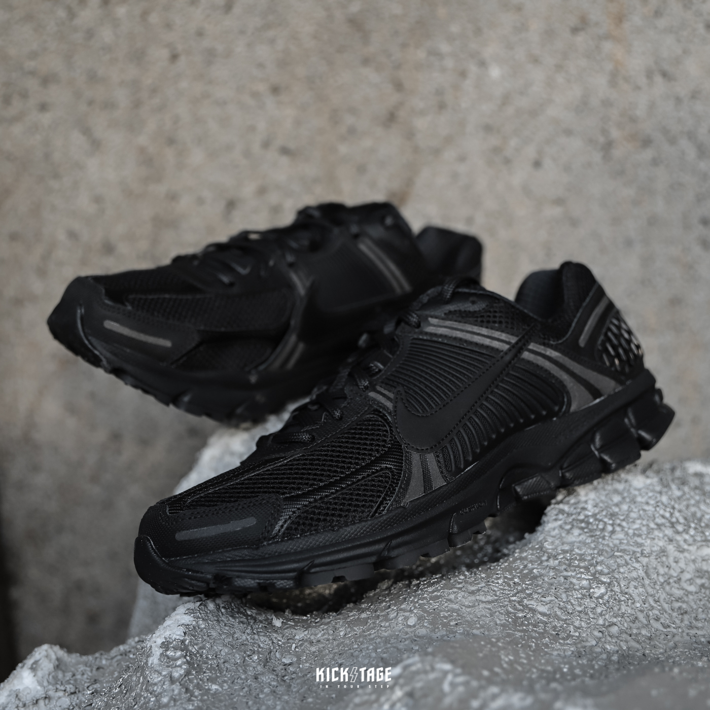 **特價67折不退換**男女鞋 NIKE ZOOM VOMERO 5  碳黑 黑魂 骨白 復古 老爹鞋 休閒跑鞋 健身訓練鞋【BV1358-003】VMO5