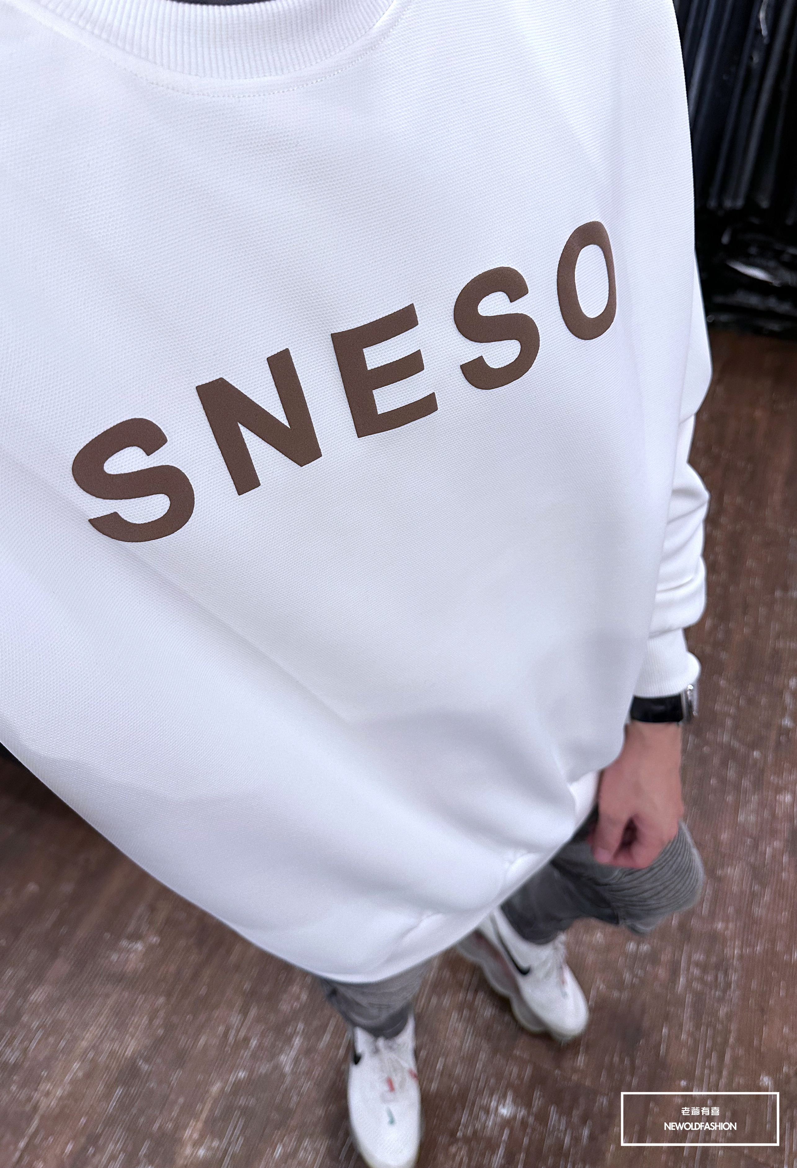 重磅SNESO拼接大學T－白｜ (NOF2309B5530)