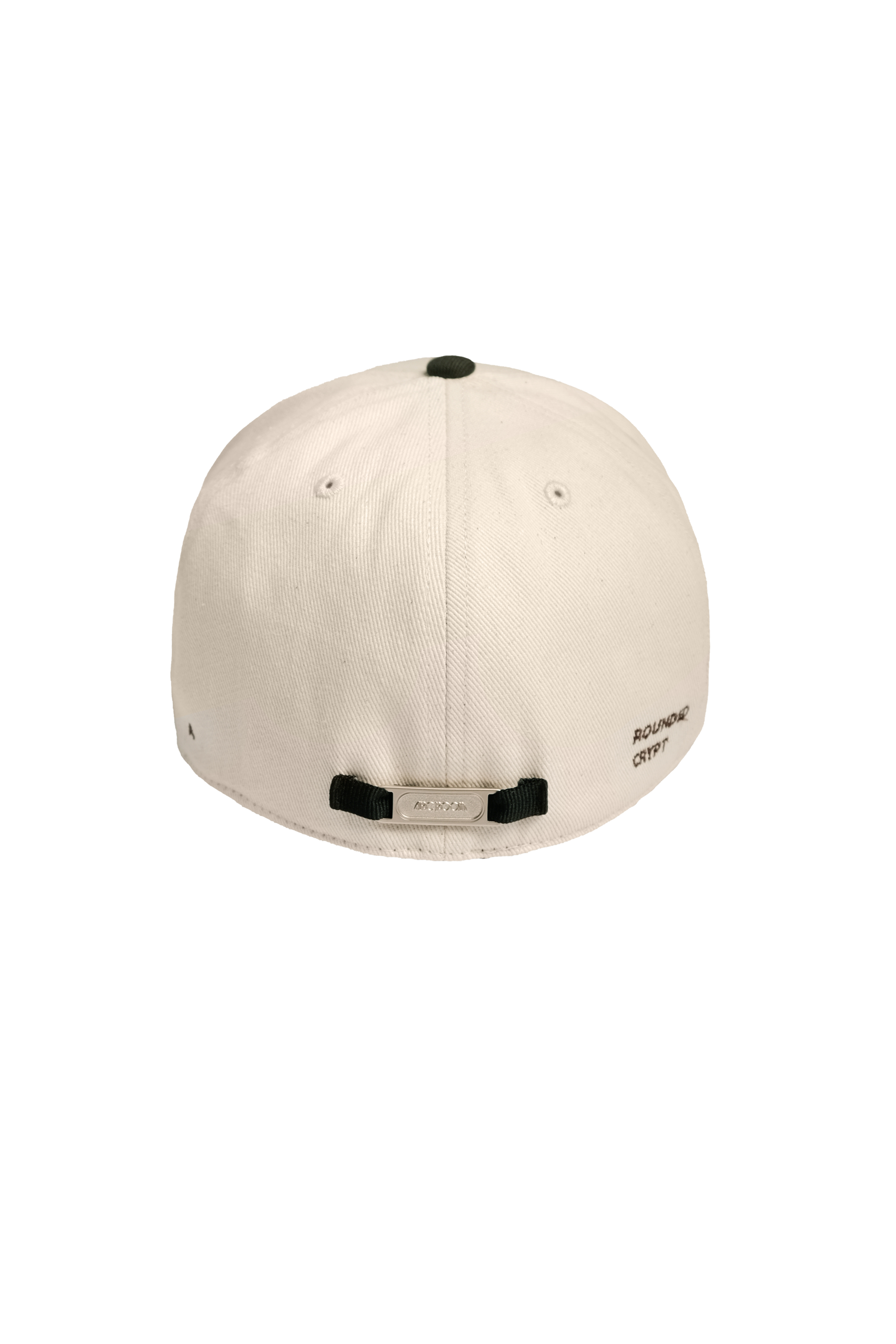 BADGE FITTED CAP - WHITE