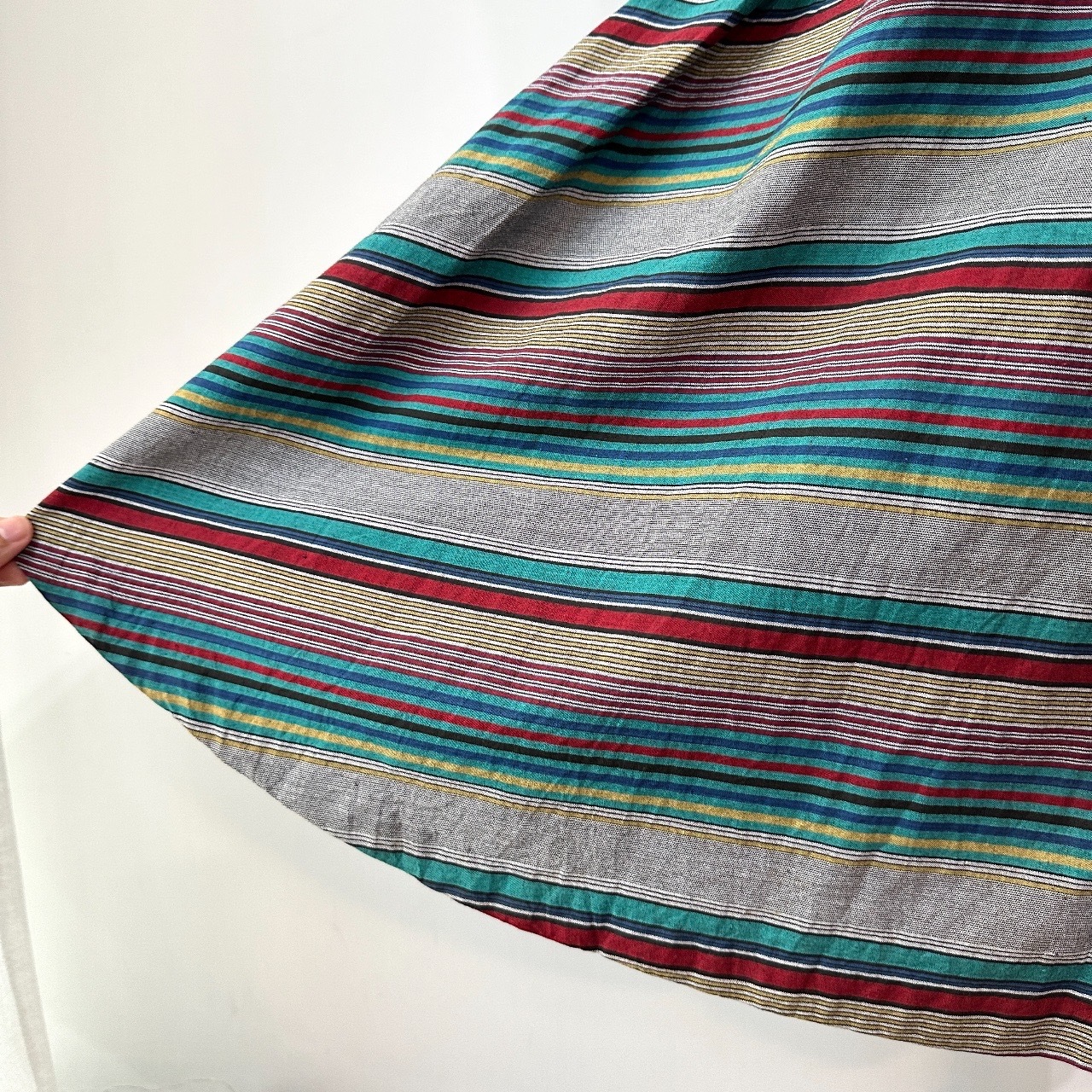 冷色調彩虹斜紋半身裙