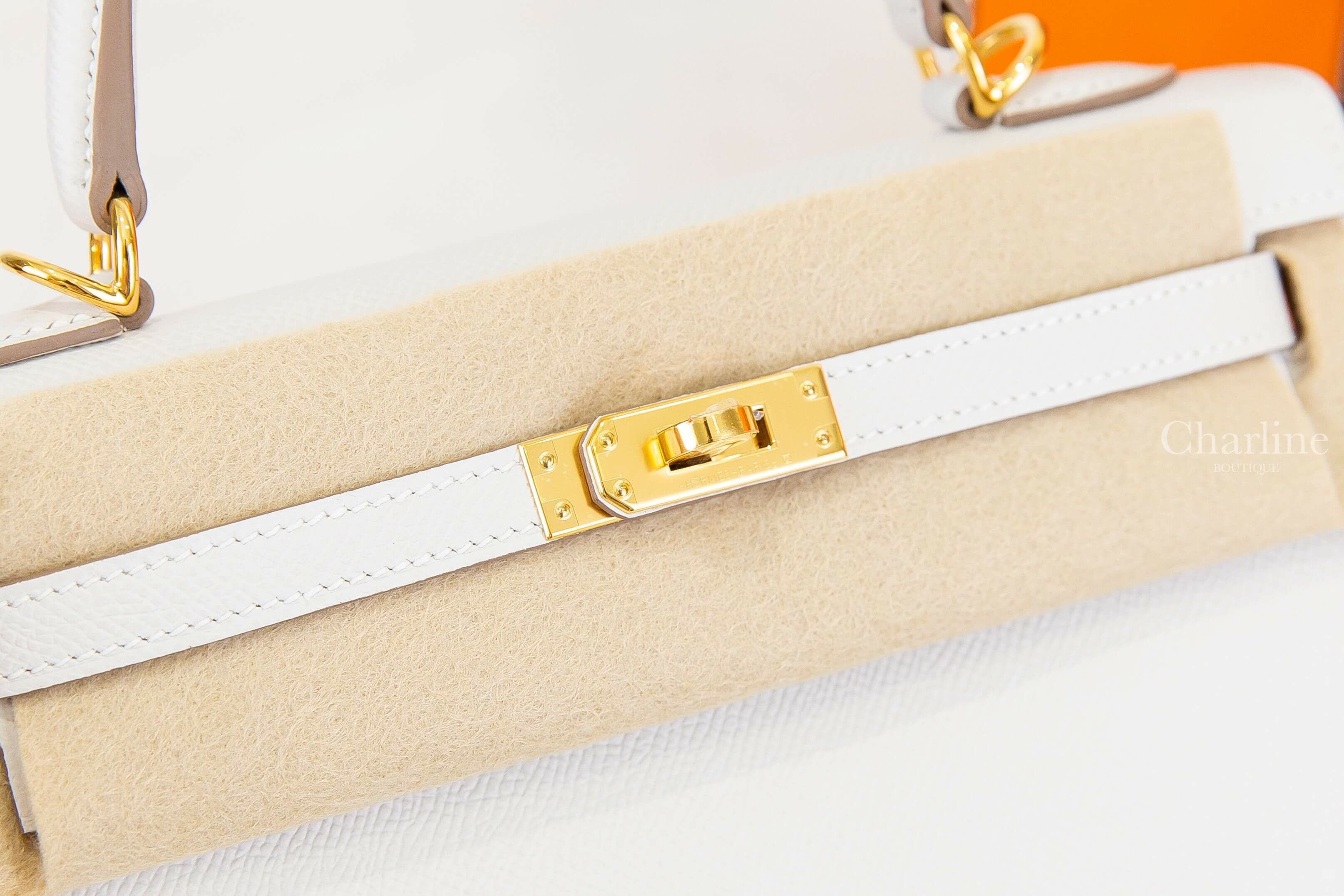 Hermès Kelly 25cm ​M4 Gris Pale Epsom 奶灰色金釦凱莉包