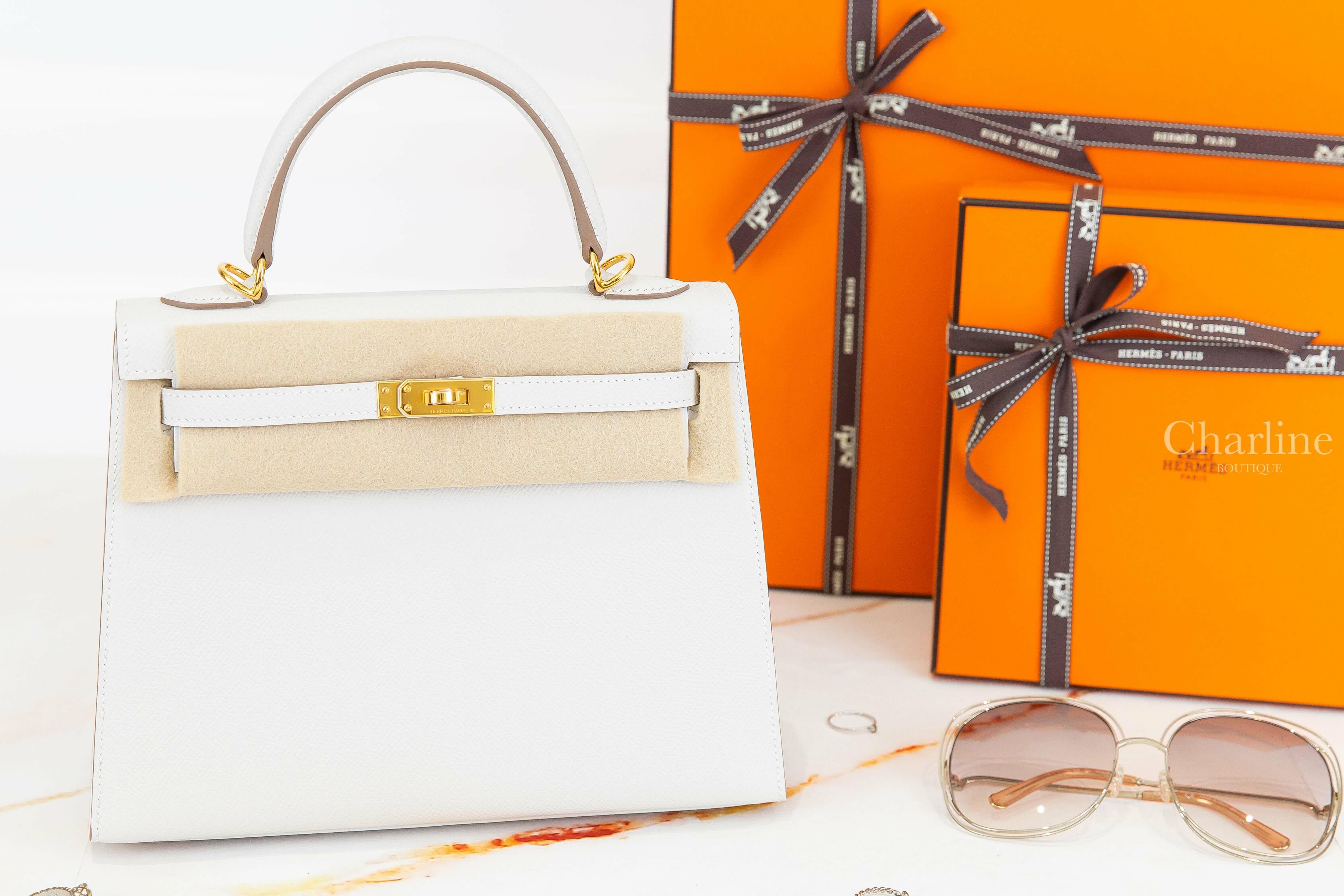 Hermès Kelly 25cm M4 Gris Pale Epsom B刻奶灰色金釦凱莉包-Charline Boutique 精品代購