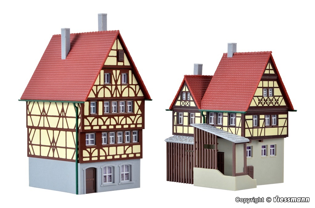 Kibri 37100 N scale Half-timbered house with gatehouse, kit.