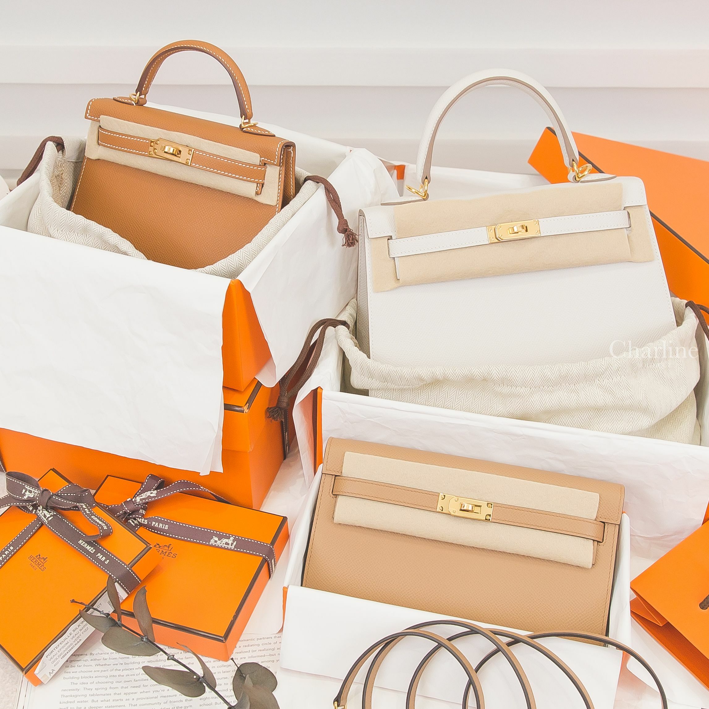 Hermès B刻馬薩拉茶色拼錦葵粉內裡金釦凱莉肩背包,Hermès U刻焦糖色金釦迷你凱莉包,Hermès B刻奶灰色金釦凱莉包-Charline Boutique 精品代購