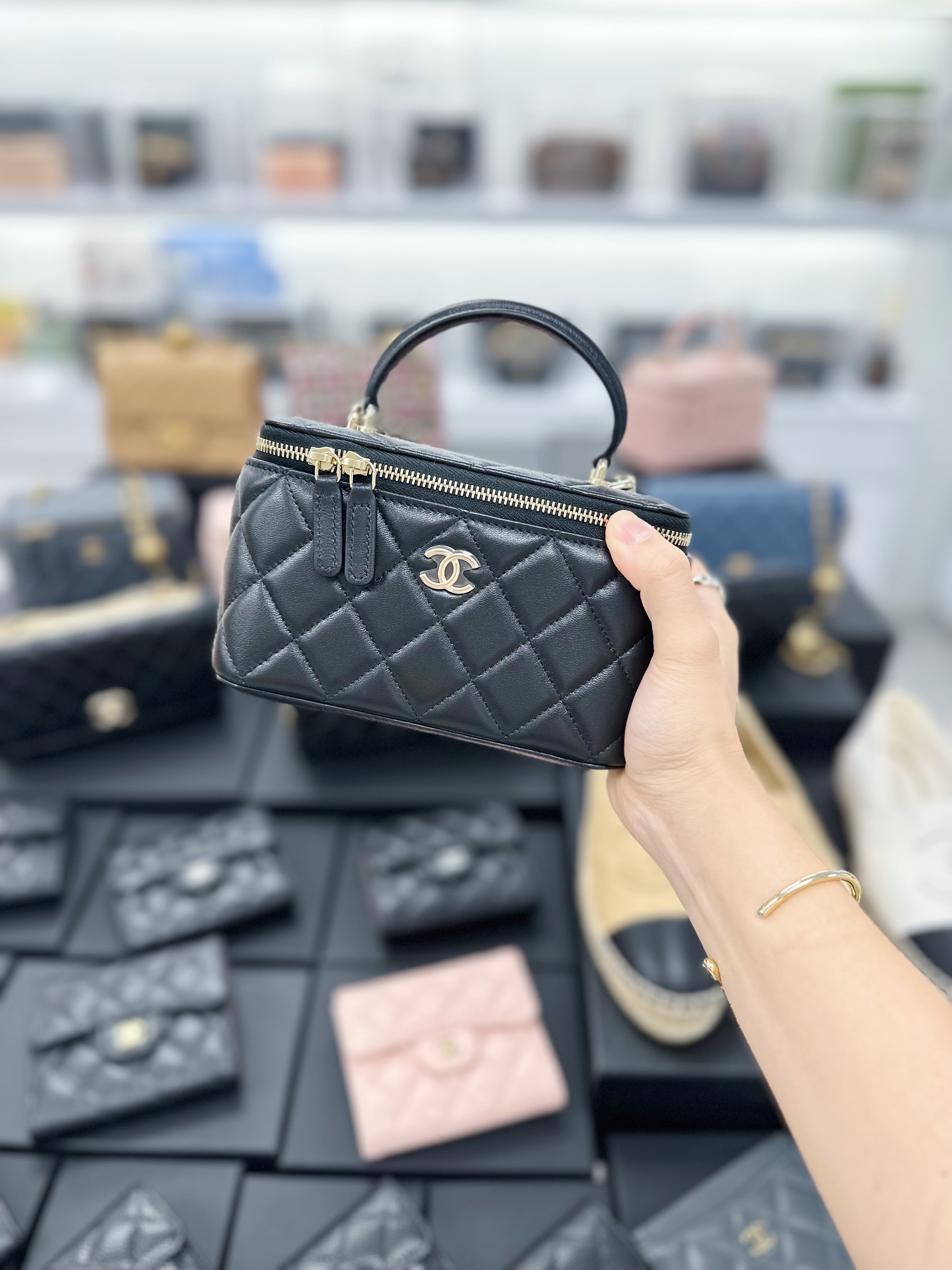 Chanel Small Classic Top Handle Vanity Box (AP2199)