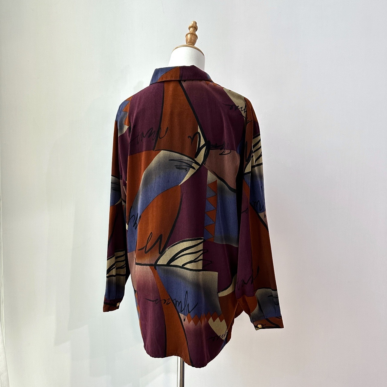 神秘感暗色抽象圖案上衣