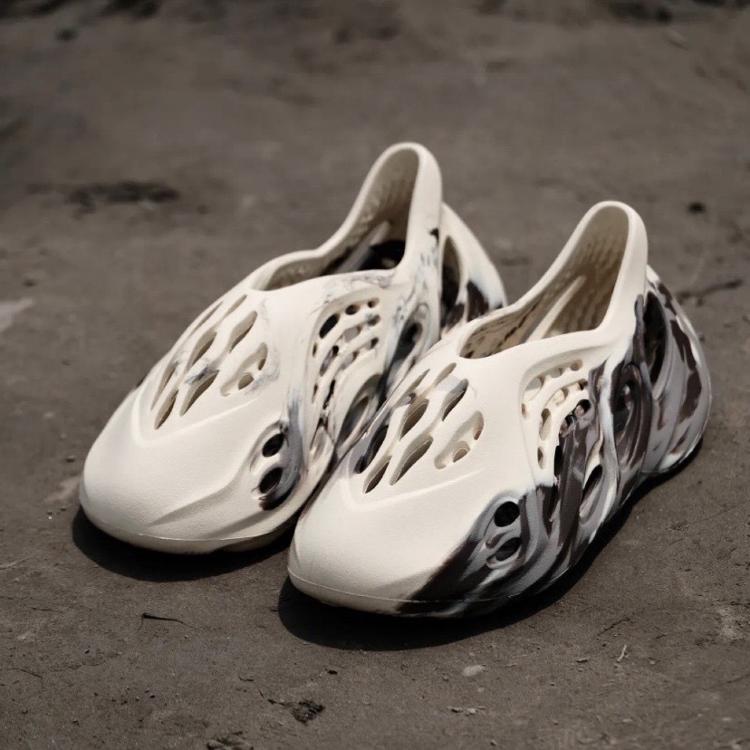 【Focus Store】預購 Adidas Originals Yeezy Foam Runner "MX Cream Clay" 紮染灰 GX8774