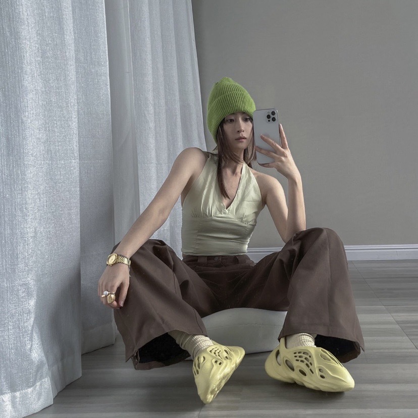 【Focus Store】現貨秒發 Adidas Originals Yeezy Foam Runner "Sulfur" 米黃 GV6775