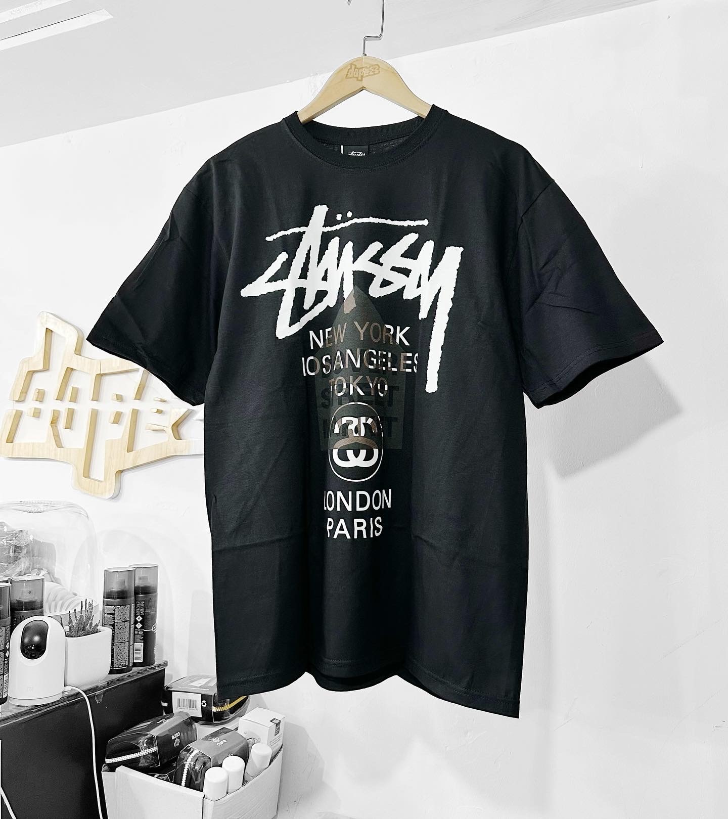STUSSY FW23 DSM WORLD TOUR TEE BLACK