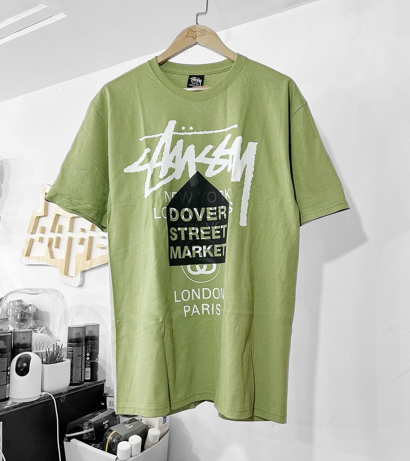 STUSSY FW23 DSM WORLD TOUR TEE MOSS