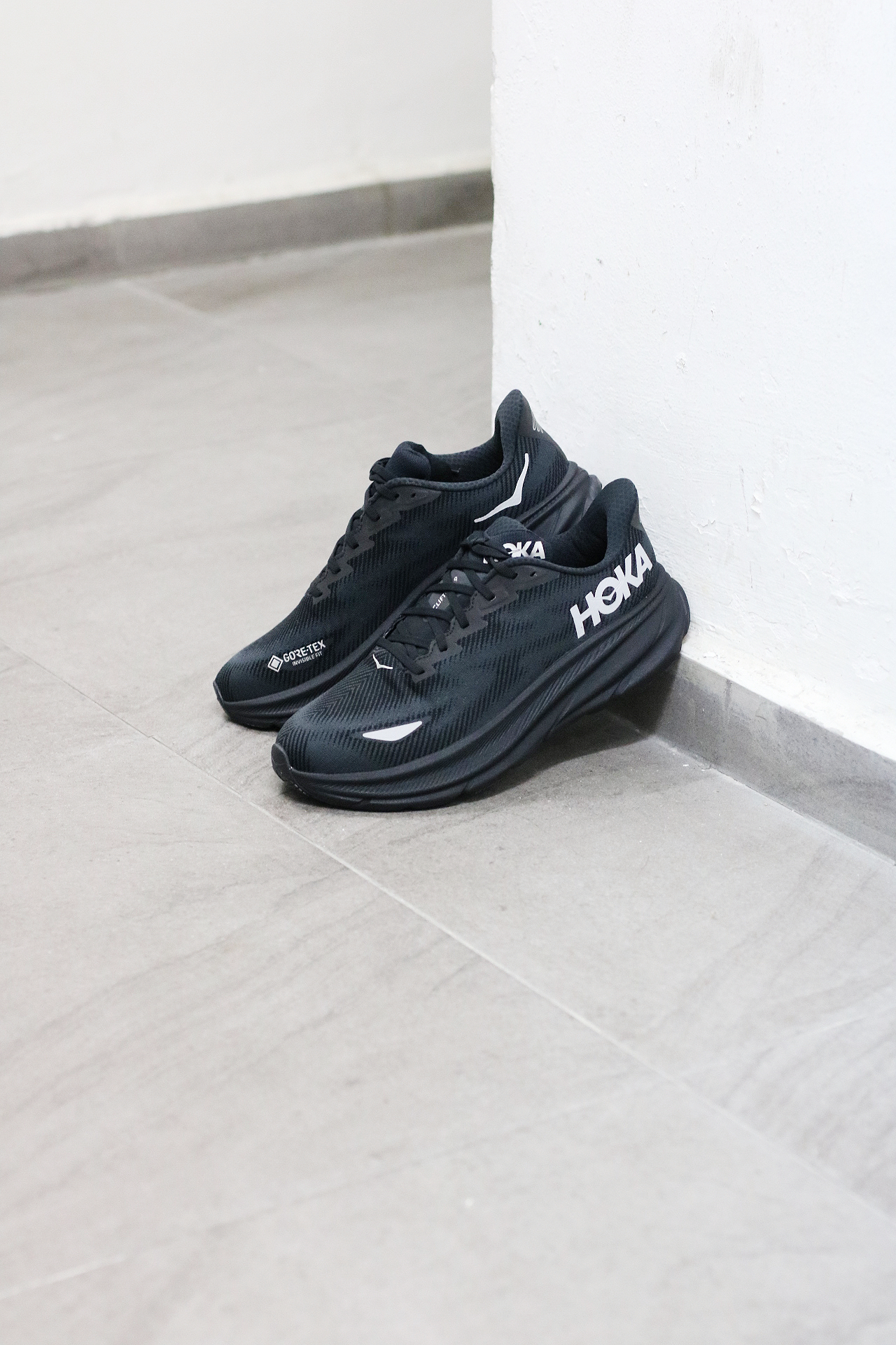 Hoka One One Clifton 9 Black "Goretex"