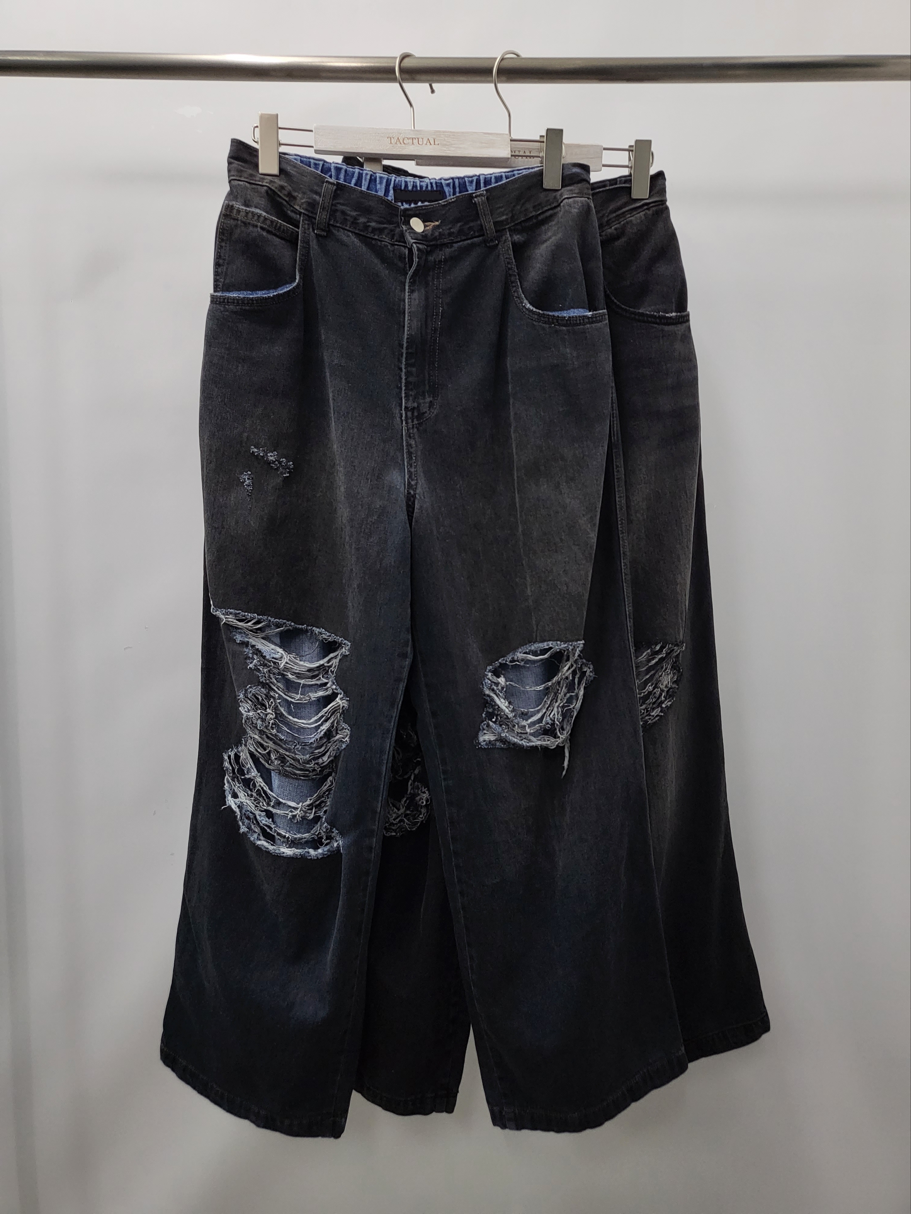 洗水破洞鬆身牛仔褲 J704