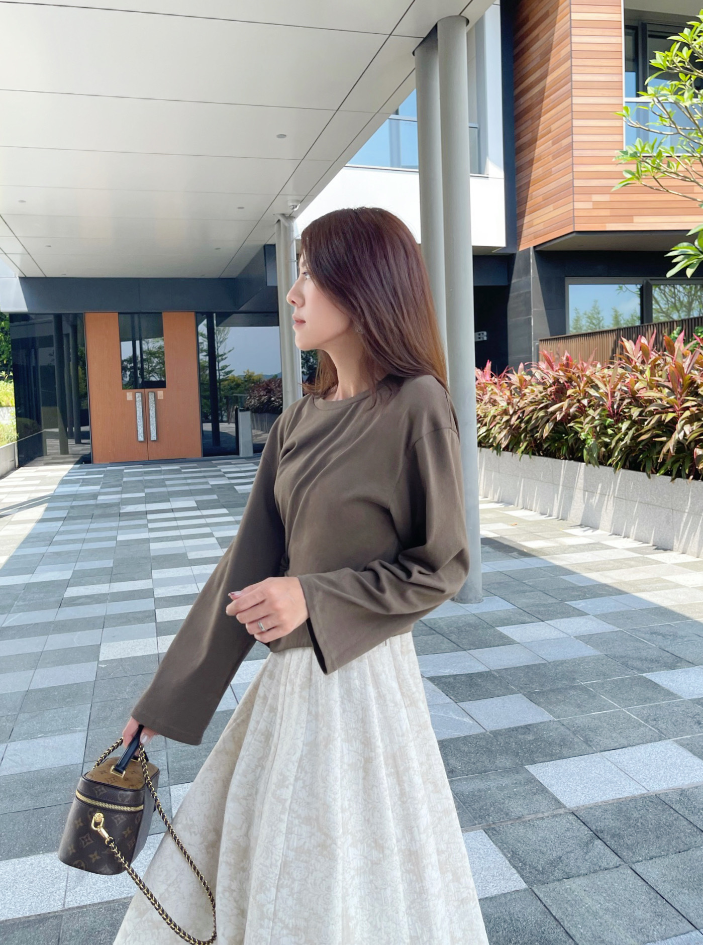 Asymmetrical Scrunched Side Wide Sleeve Top_TP2310L06