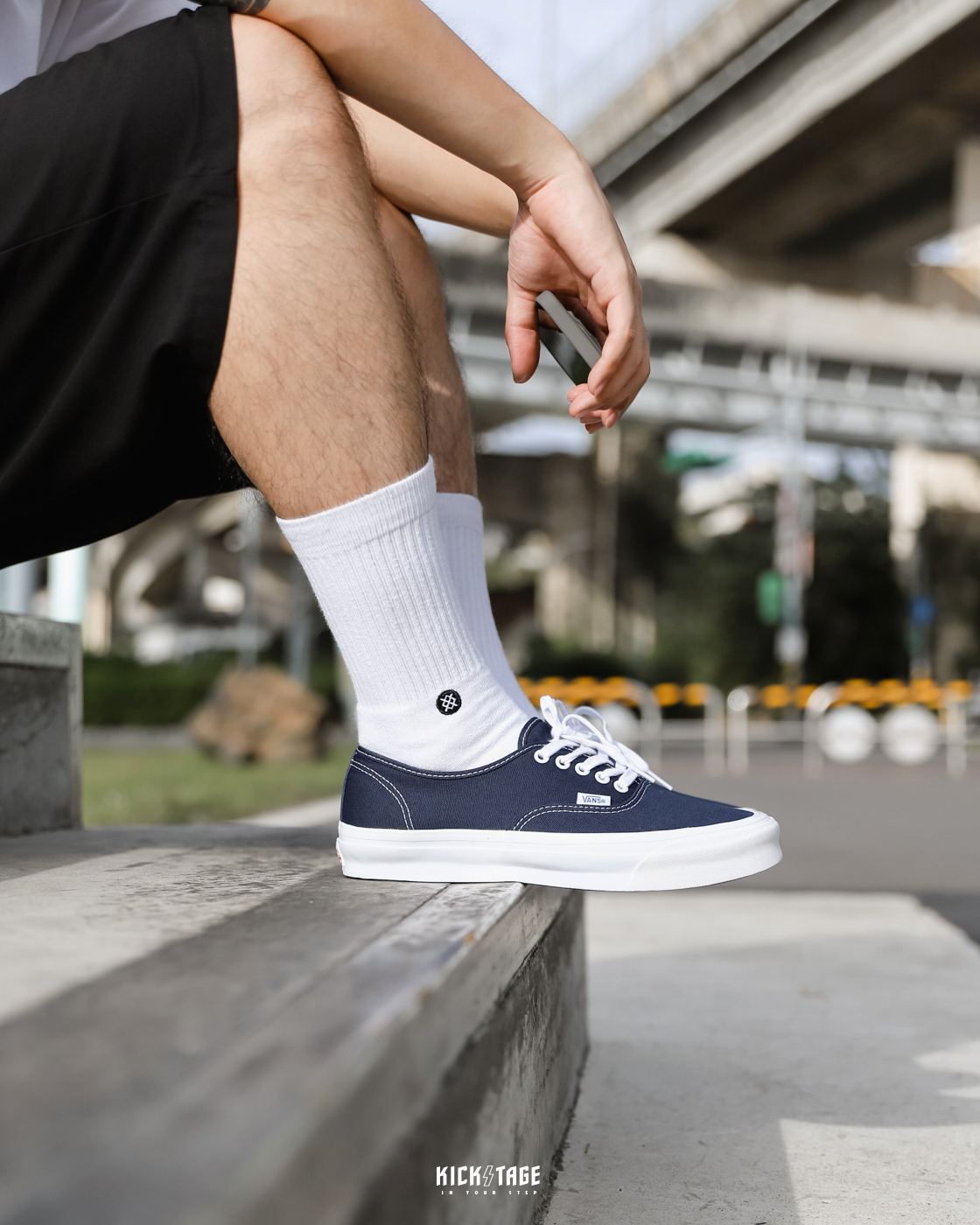 男女鞋VANS VAULT OG AUTHENTIC LX 海軍藍白帆布鞋休閒鞋【VN0A4BV91X7