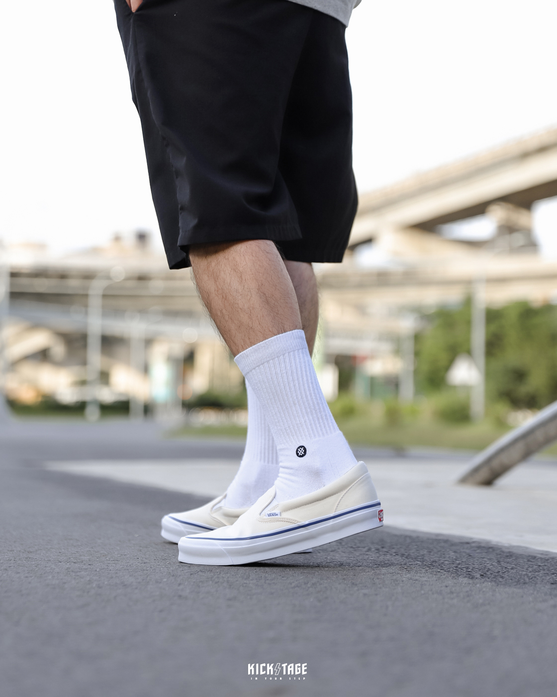 <特價商品，不退換>VANS Vault CLASSIC SLIP-ON LX 米白 經典基本款 懶人鞋 休閒鞋【VN0A45JK0RD】